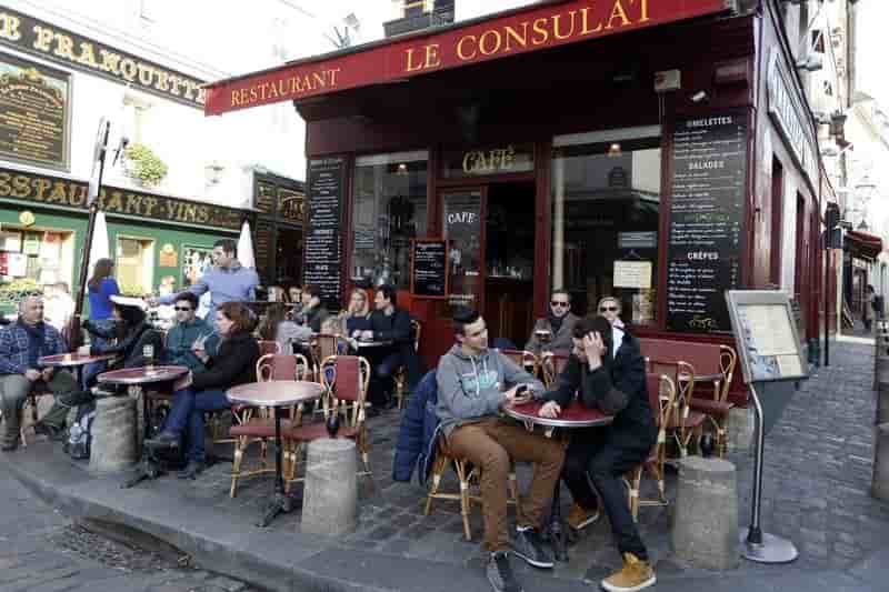 En france, la croissance du secteur des services continue d'accelerer