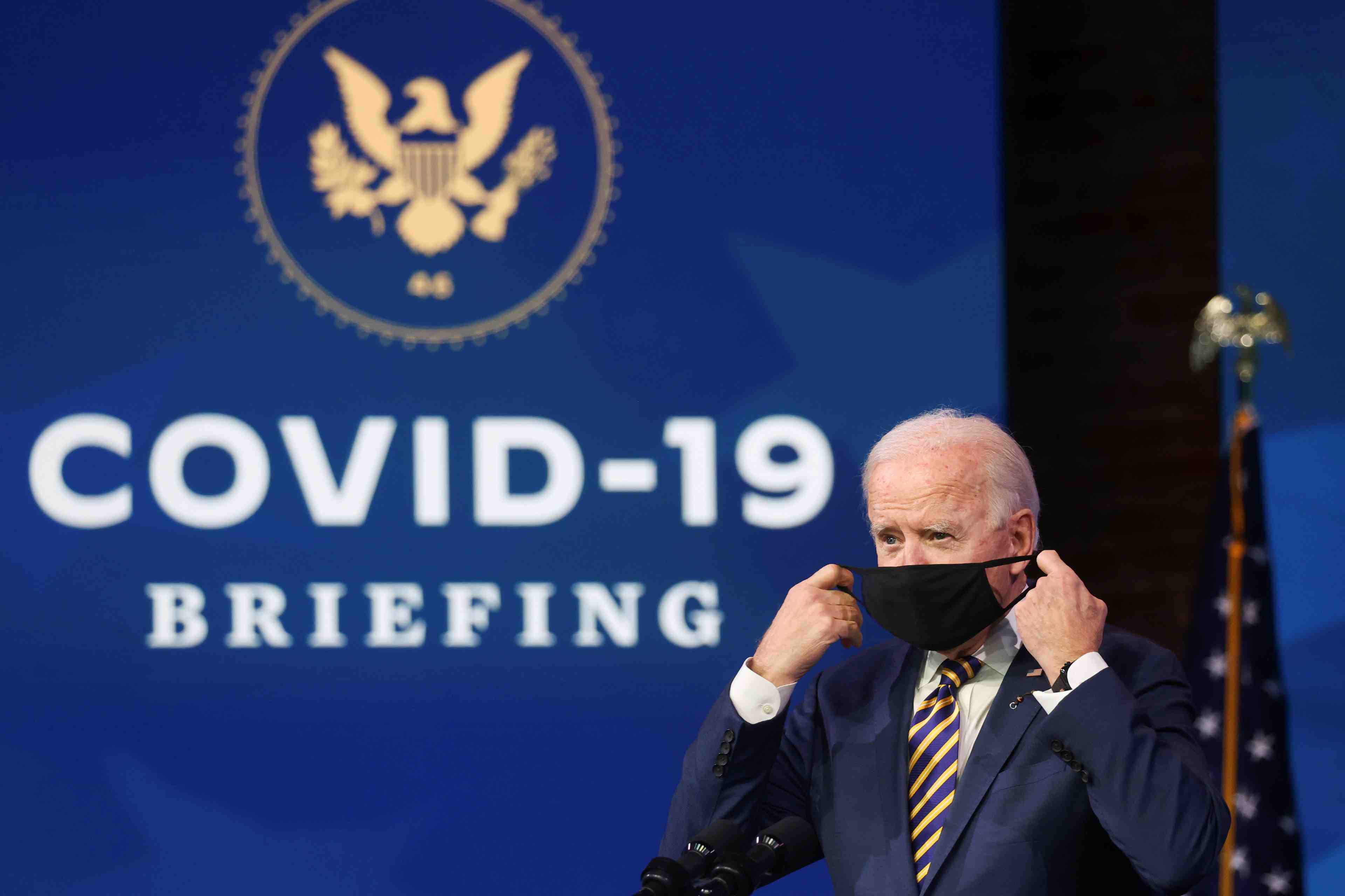 Biden fustige la politique vaccinale de trump