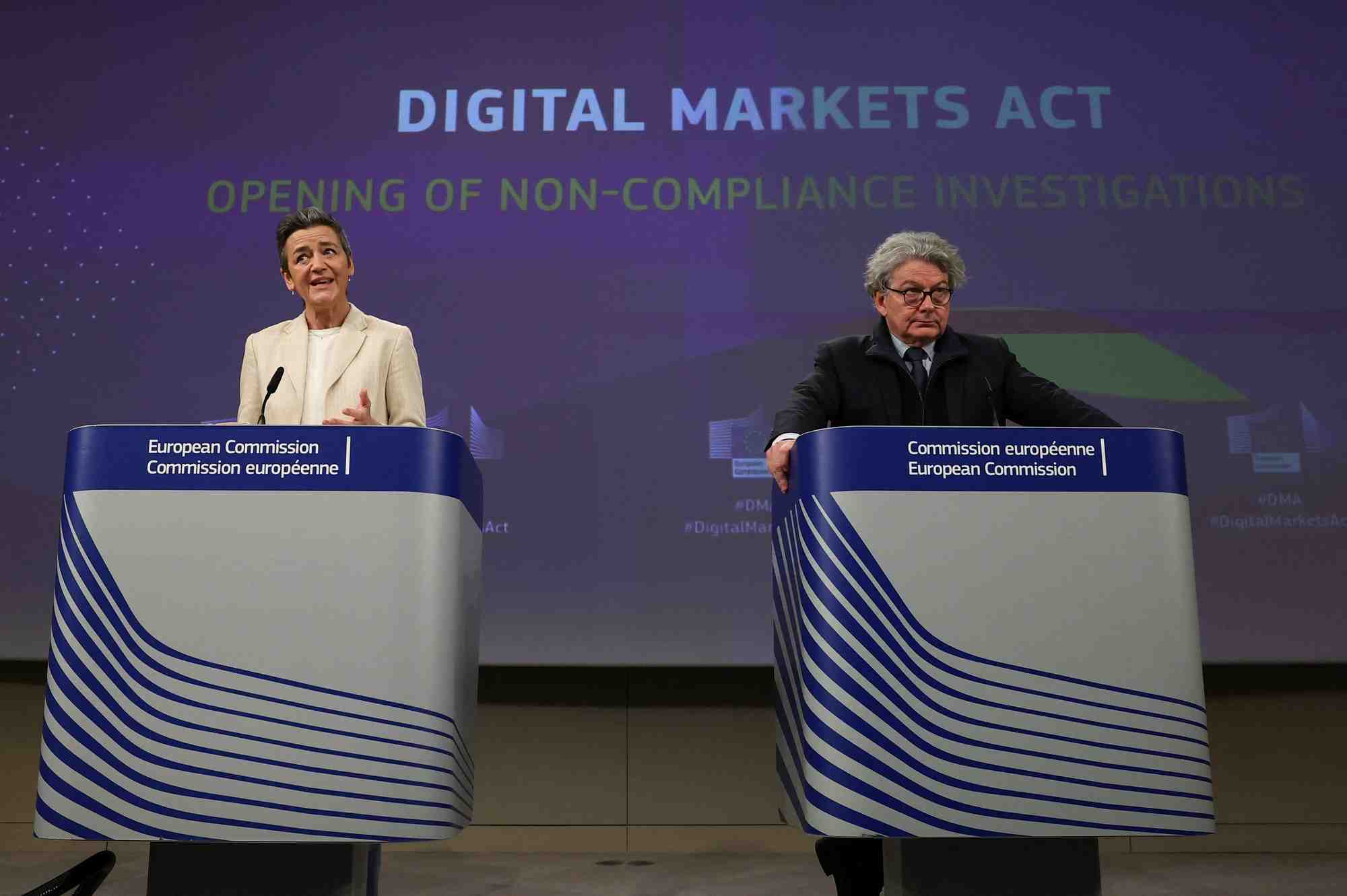 Photo de la chef de la lutte antitrust de l'ue, margrethe vestager, et du commissaire europeen au marche interieur, thierry breton