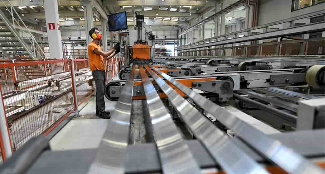 Nikos Ballas, 31 ans, ouvrier dans l'usine Cosmos Aluminium à Larissa, en Grèce, le 8 juillet 2021.