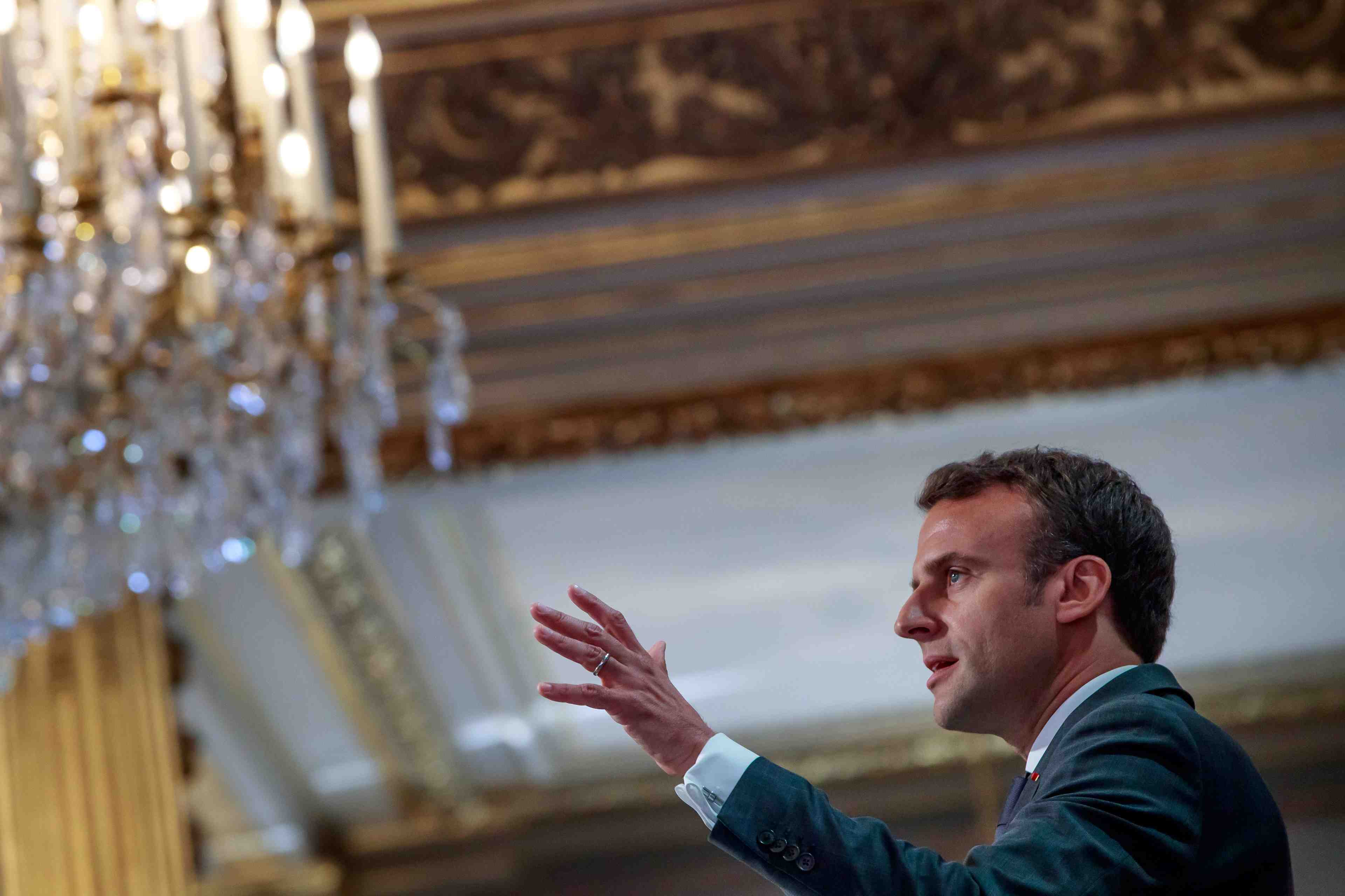 Syrie: macron confirme a des membres des fds le soutien de la france
