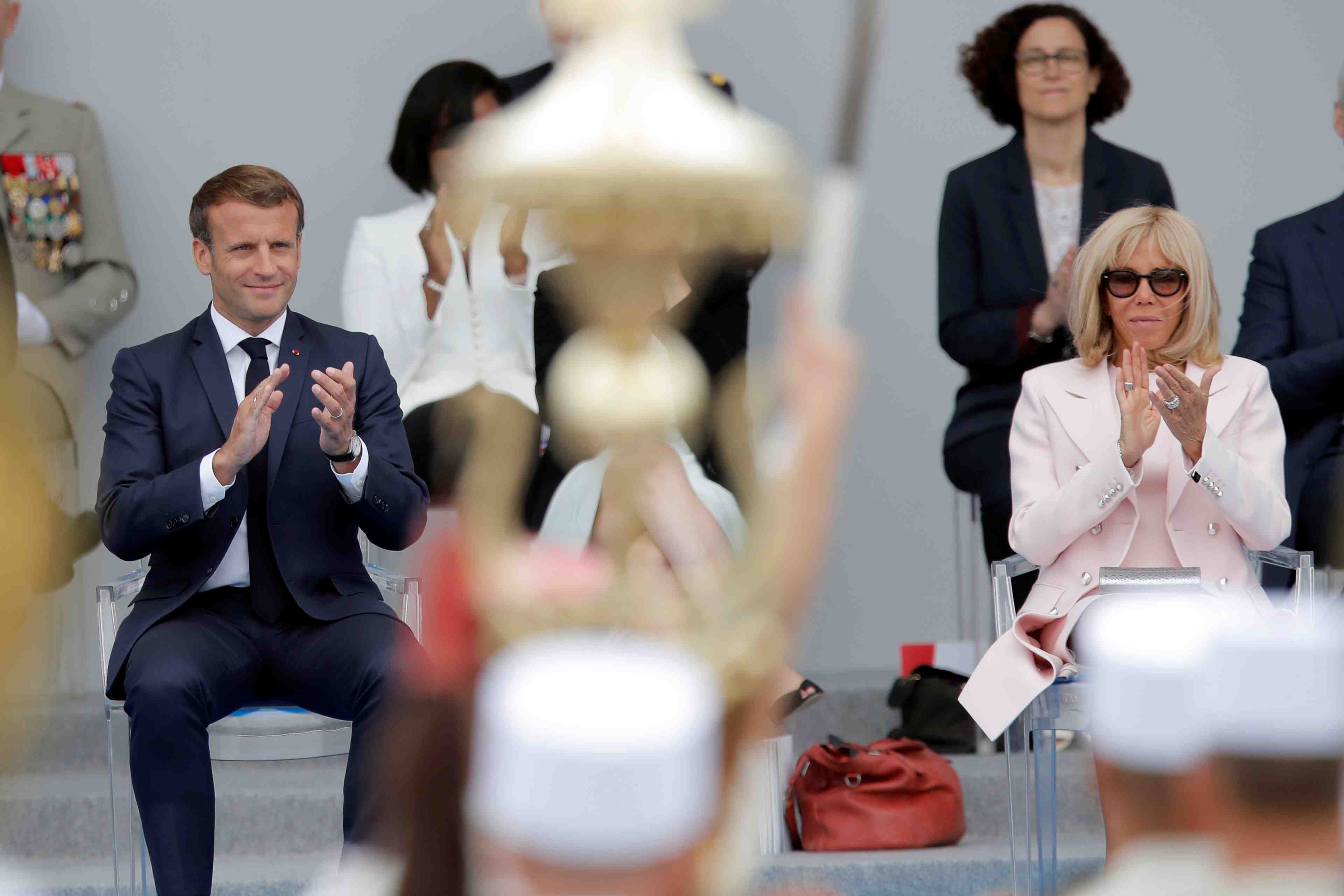 France : macron veut remettre la reforme des retraites "sur l'ouvrage"