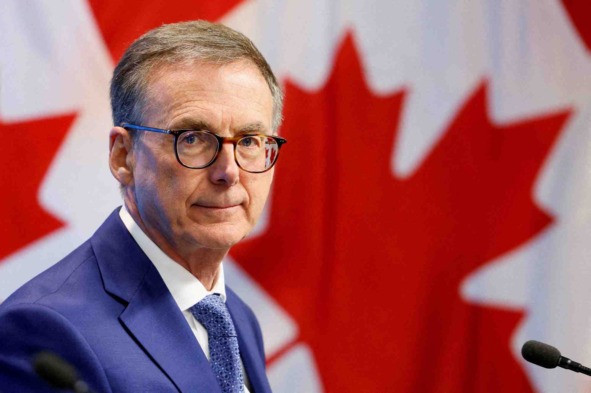 Le gouverneur de la banque du canada, tiff macklem, participe a une conference de presse, apres avoir reduit le taux d'interet cle, a ottawa