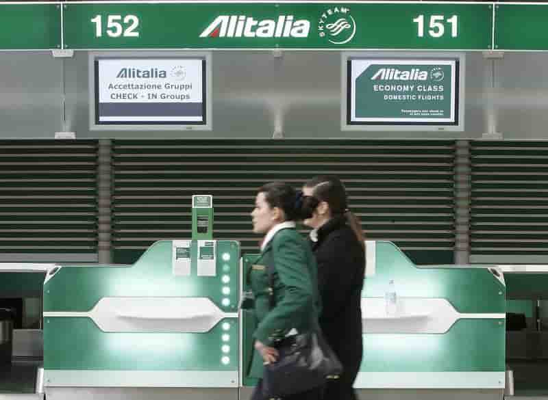 Alitalia supprimera de 2.500 à 2.600 postes, selon les syndicats