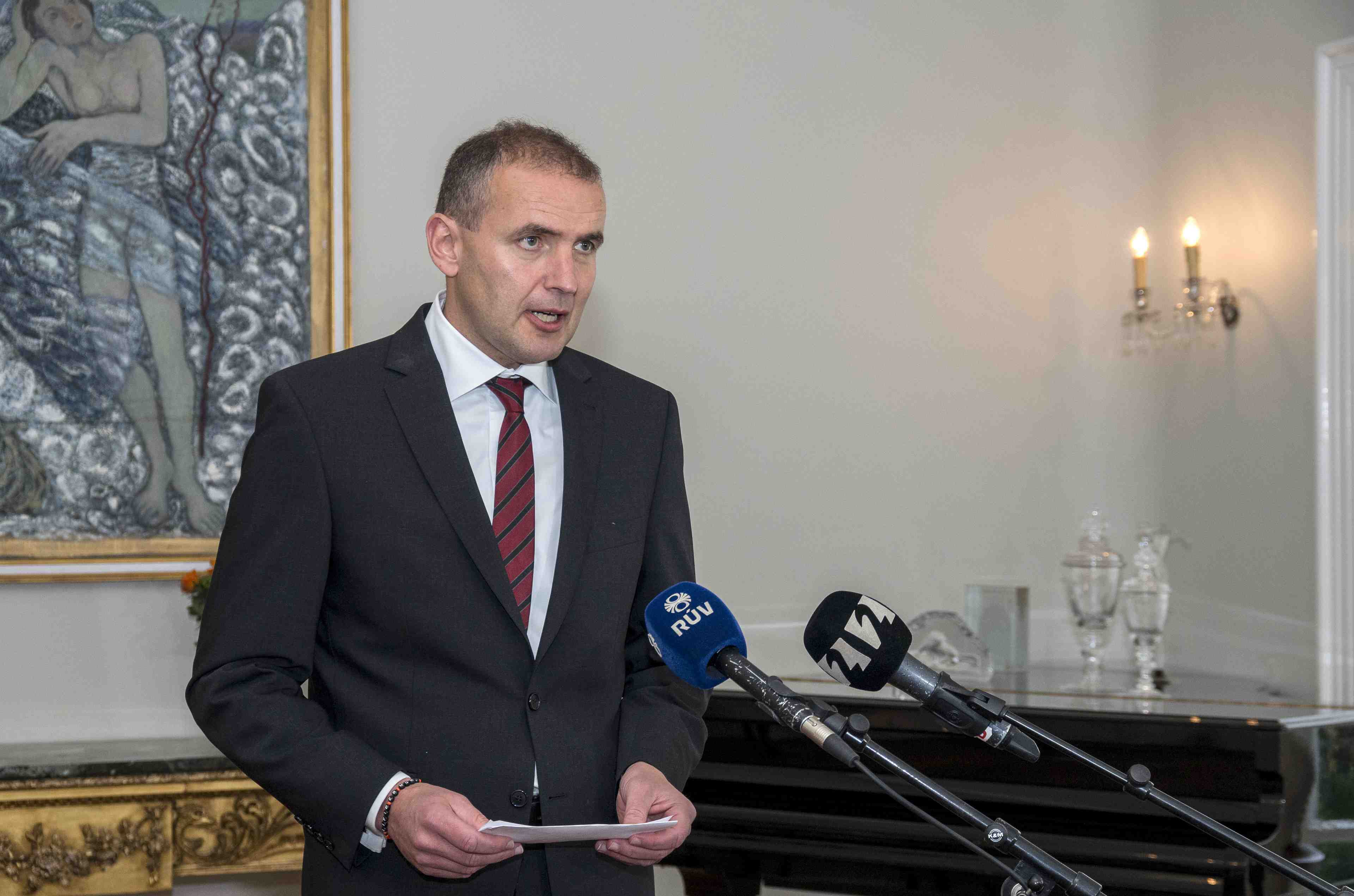 Les legislatives anticipees fixees au 28 octobre en islande