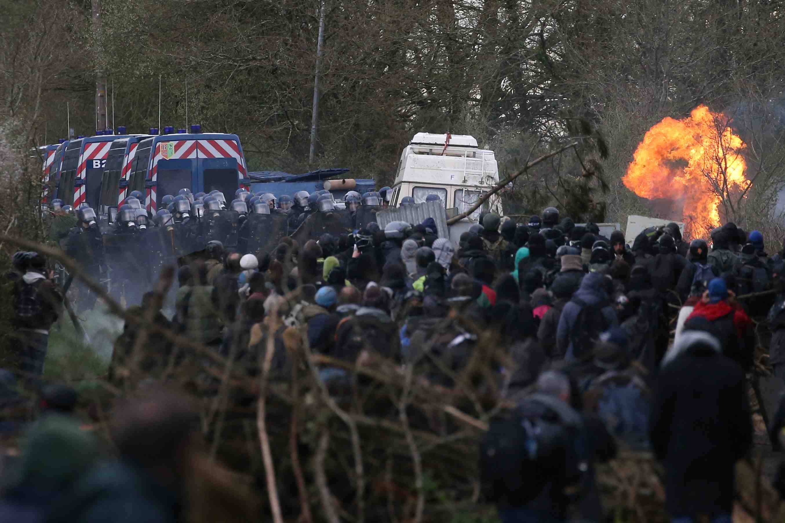 Nddl: plusieurs personnes blessees au 3e jour d'expulsions