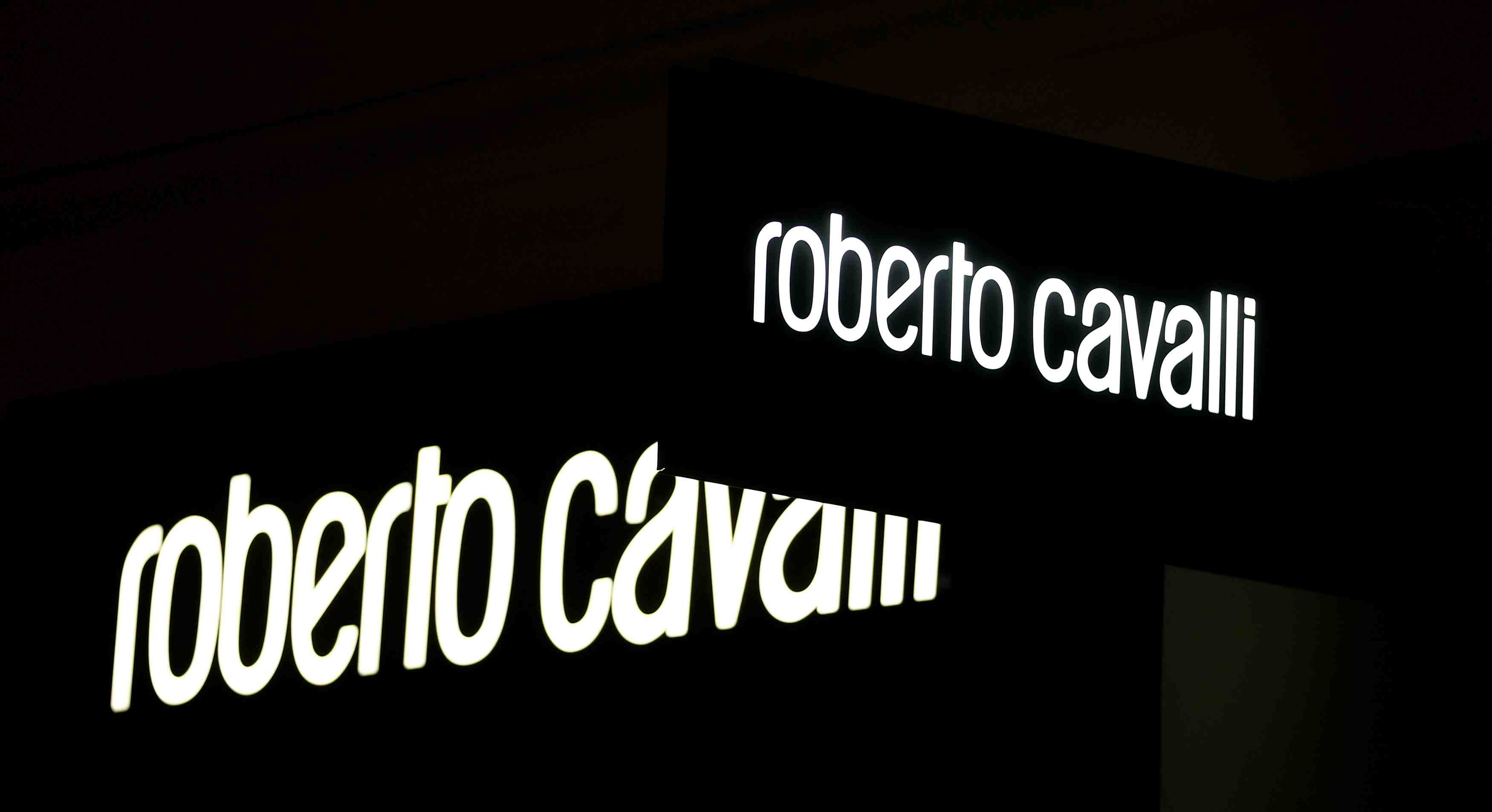 La maison de mode roberto cavalli obtient un repit de 120 jours