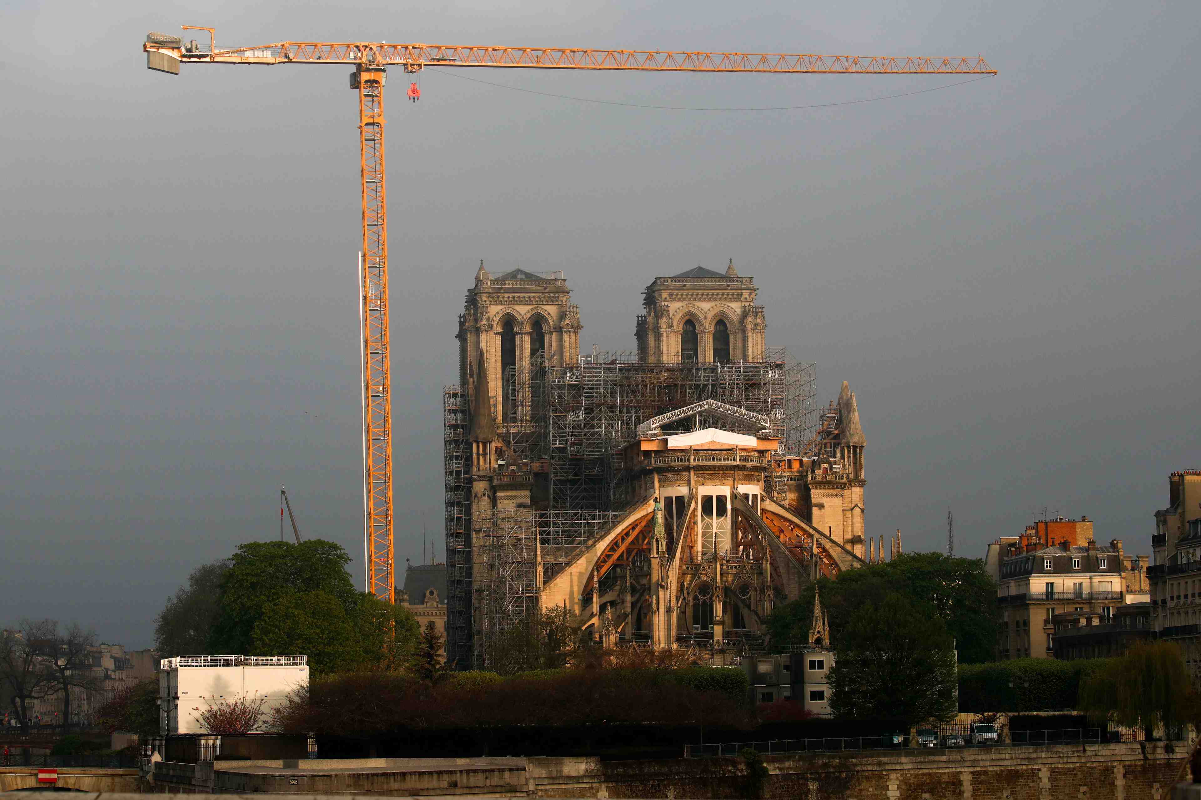 Une ceremonie a notre-dame de paris pour celebrer paques