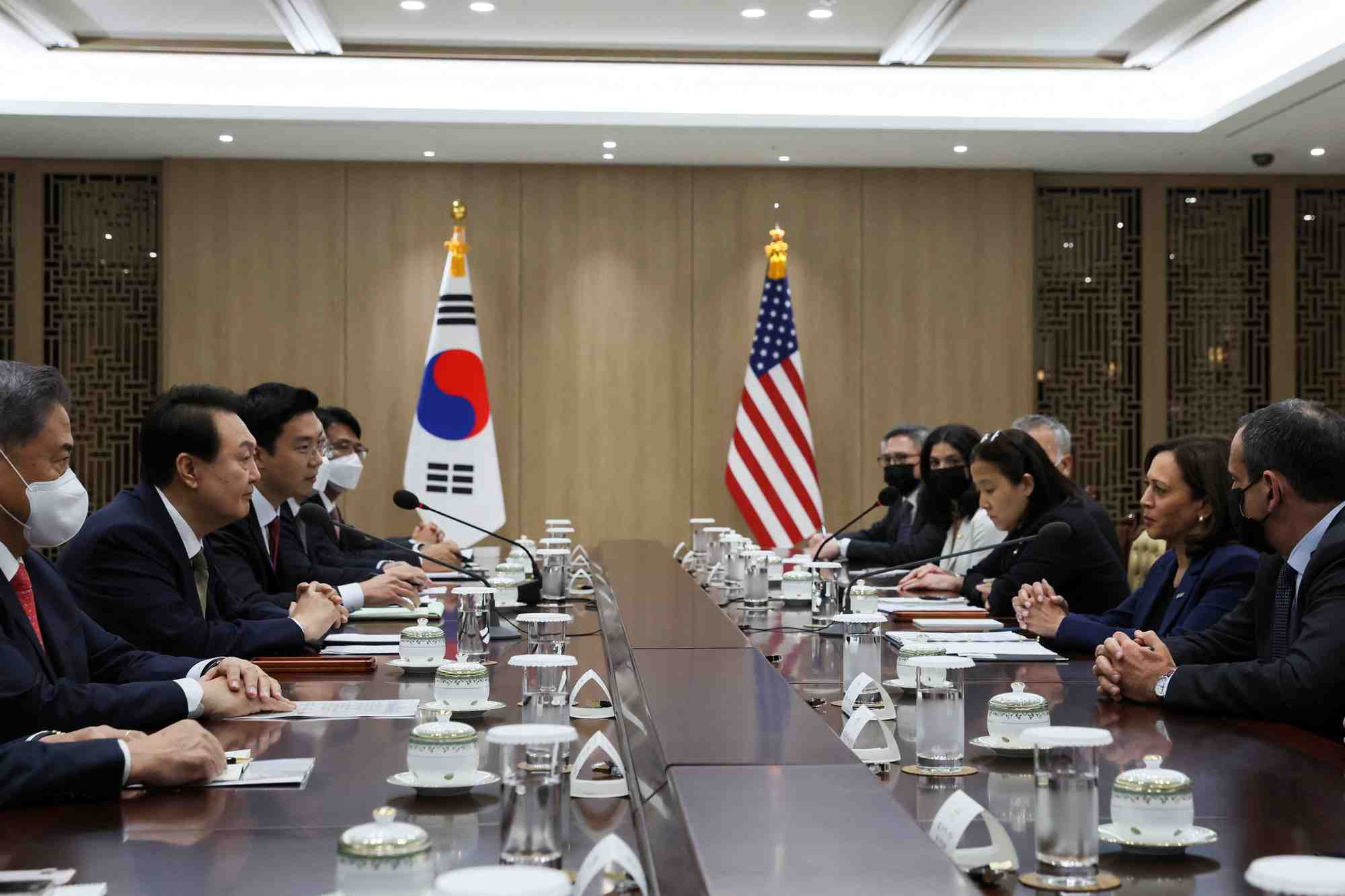 La vice-presidente americaine kamala harris en visite a seoul, en coree du sud