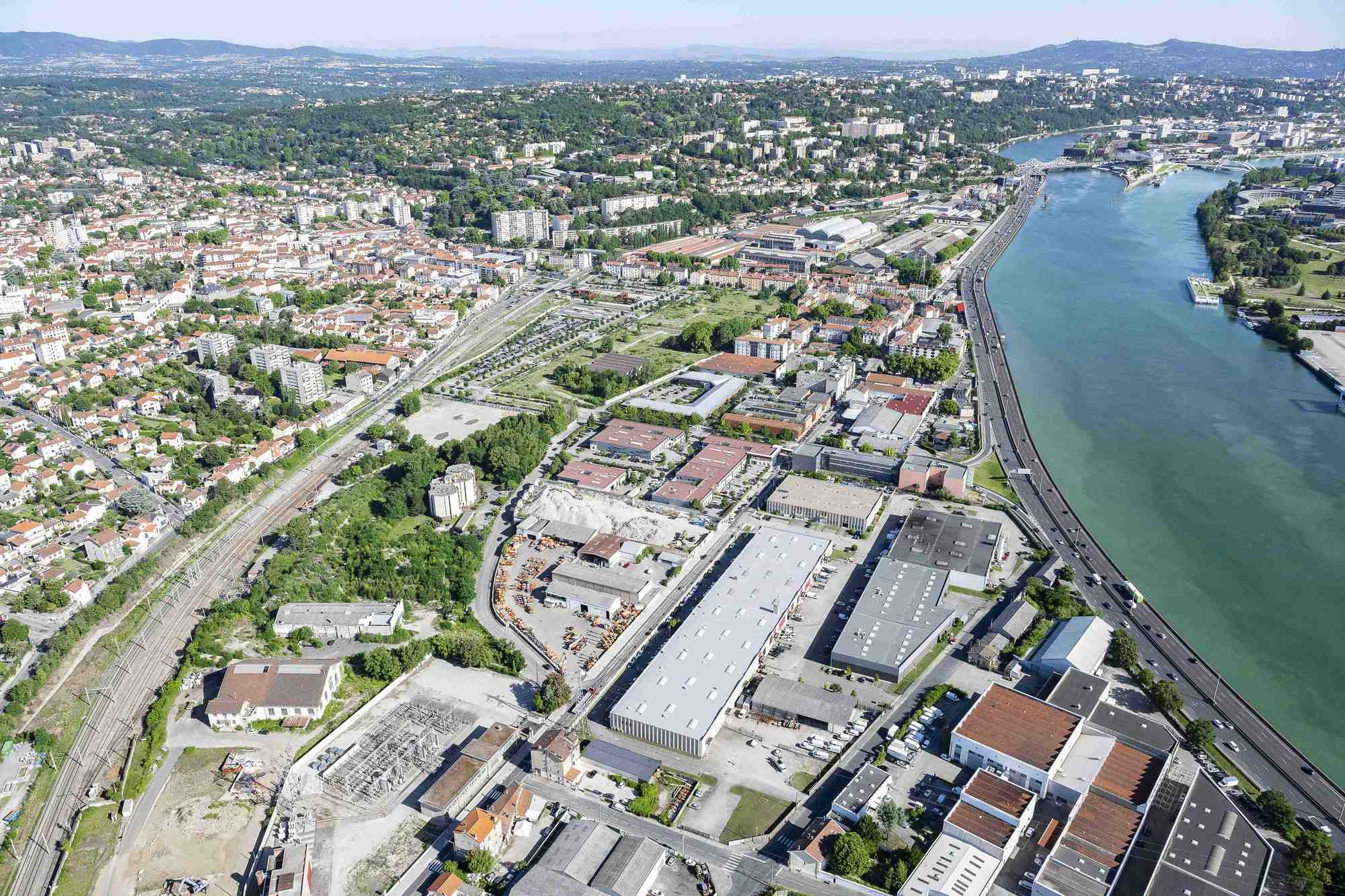 La ZAC de la Saulaie, à Oullins, accueillera un réseau de chaud et de froid tempéré, généré par les eaux usées de la métropole, à partir de 2026.