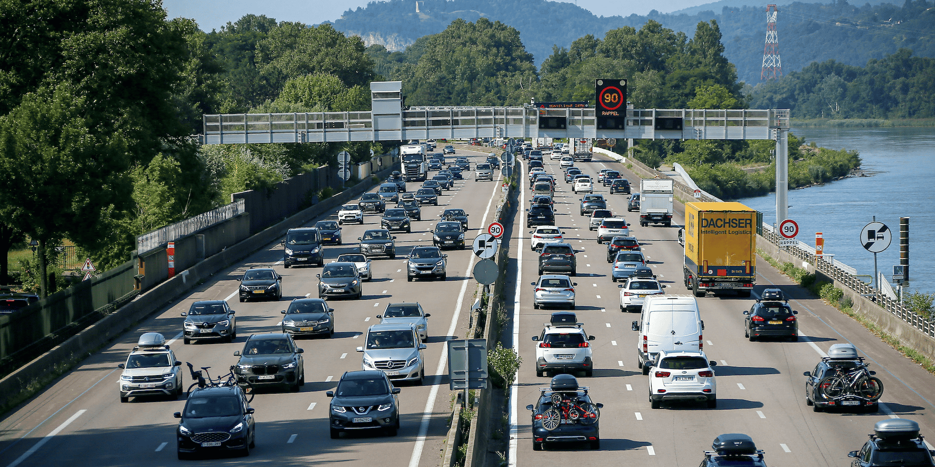 Hiflow dispose de plus de 7.000 convoyeurs indépendants, et livre environ 16.000 véhicules par mois.
