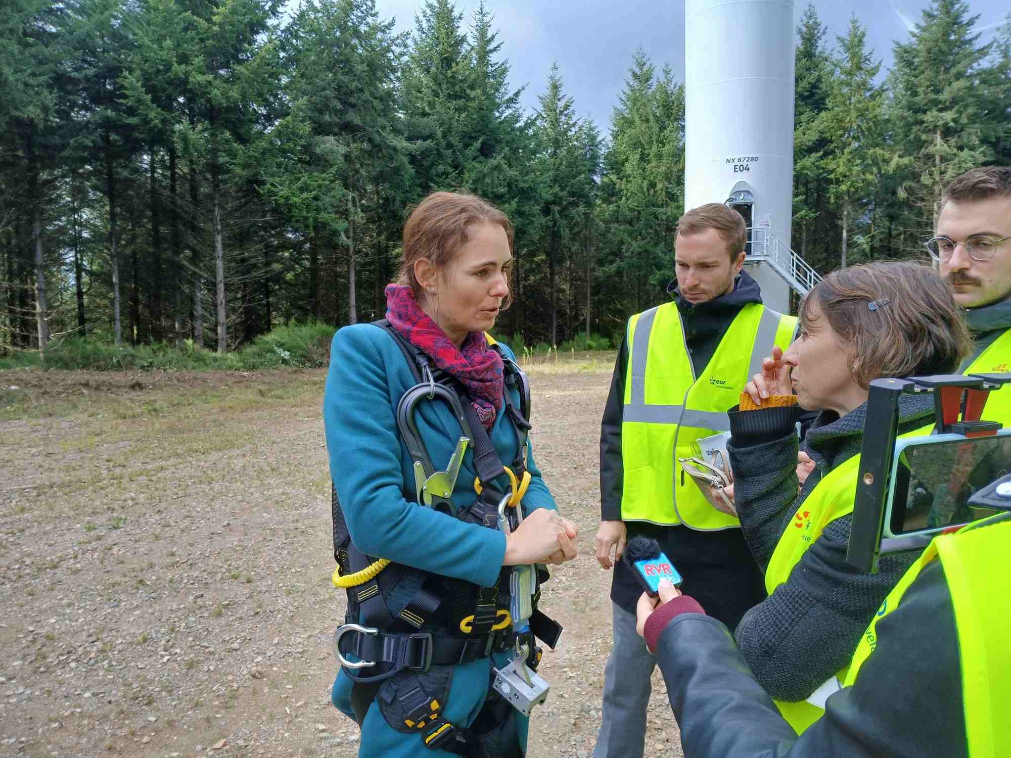 La ministre déléguée à l'énergie, Olga Givernet, a rappelé l'importance de la concertation dans les projets de parcs éoliens lors de son déplacement dans le Rhône, le 4 octobre 2024.
