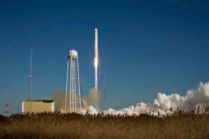 Un vaisseau cargo Cygnus s'arrime à l'ISS