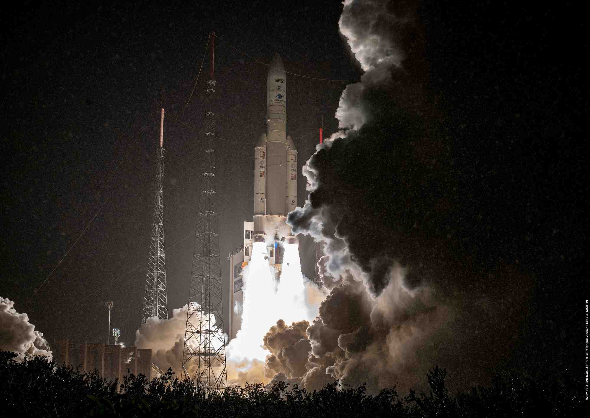 SES ministère des Armées Ariane 5 Arianespace