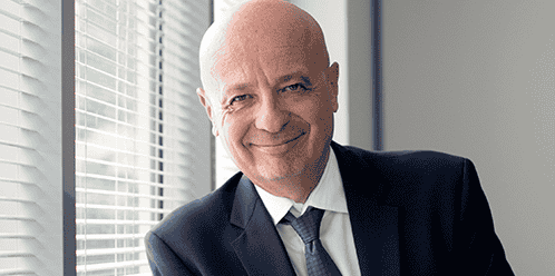 "Air Corsica est une compagnie française, parfaitement à jour, contrairement à d'autres, de ses devoirs sociaux et fiscaux français", tacle Luc Bereni.