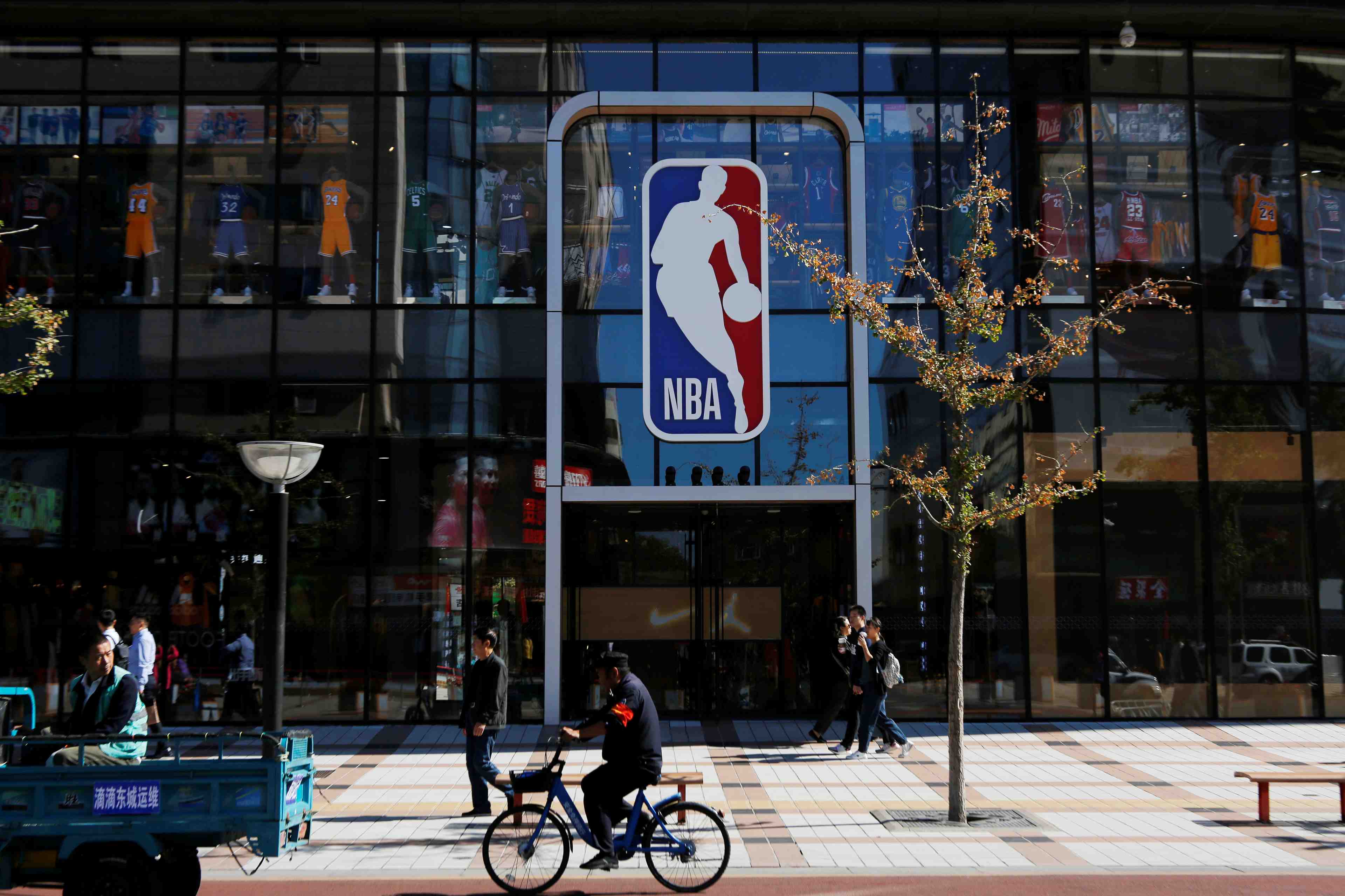 Accord sur la reprise de la nba, des mesures pour faciliter le vote en novembre