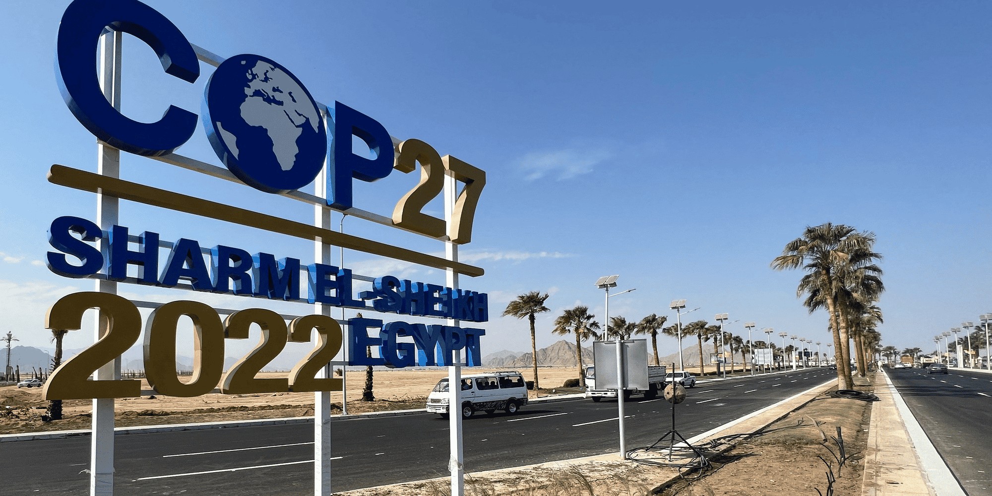 Un panneau annonce le sommet cop27 le mois prochain, a charm el-cheikh, en egypte