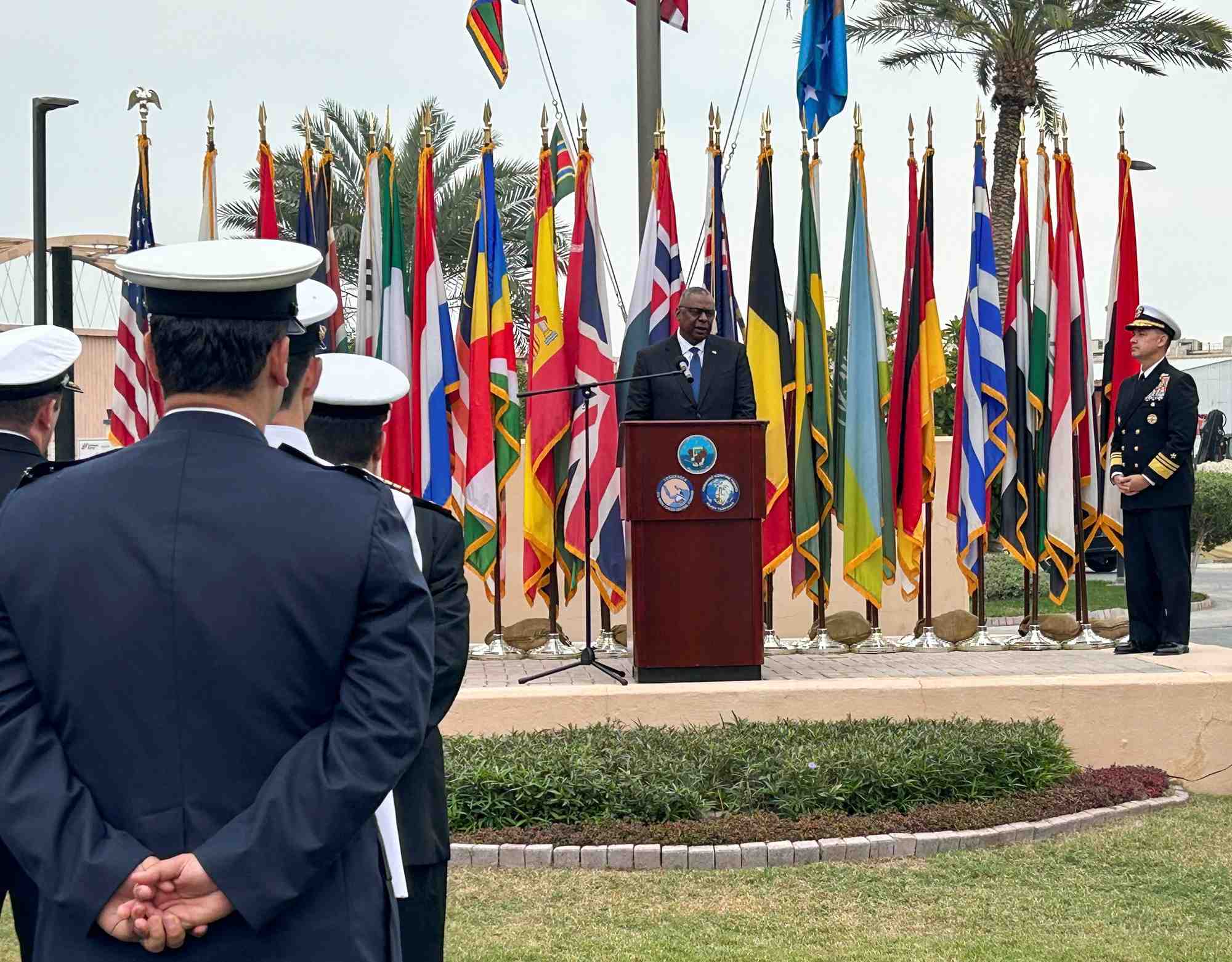 Le secretaire americain a la defense, lloyd austin, s'adresse aux forces americaines dans une base navale a manama, a bahrein