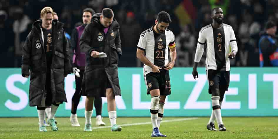 Ilkay Gündogan (au centre) et Antonio Rüdiger (à droite), au Stade olympique de Berlin, après la défaite contre la Turquie (2-3) le 18 novembre.