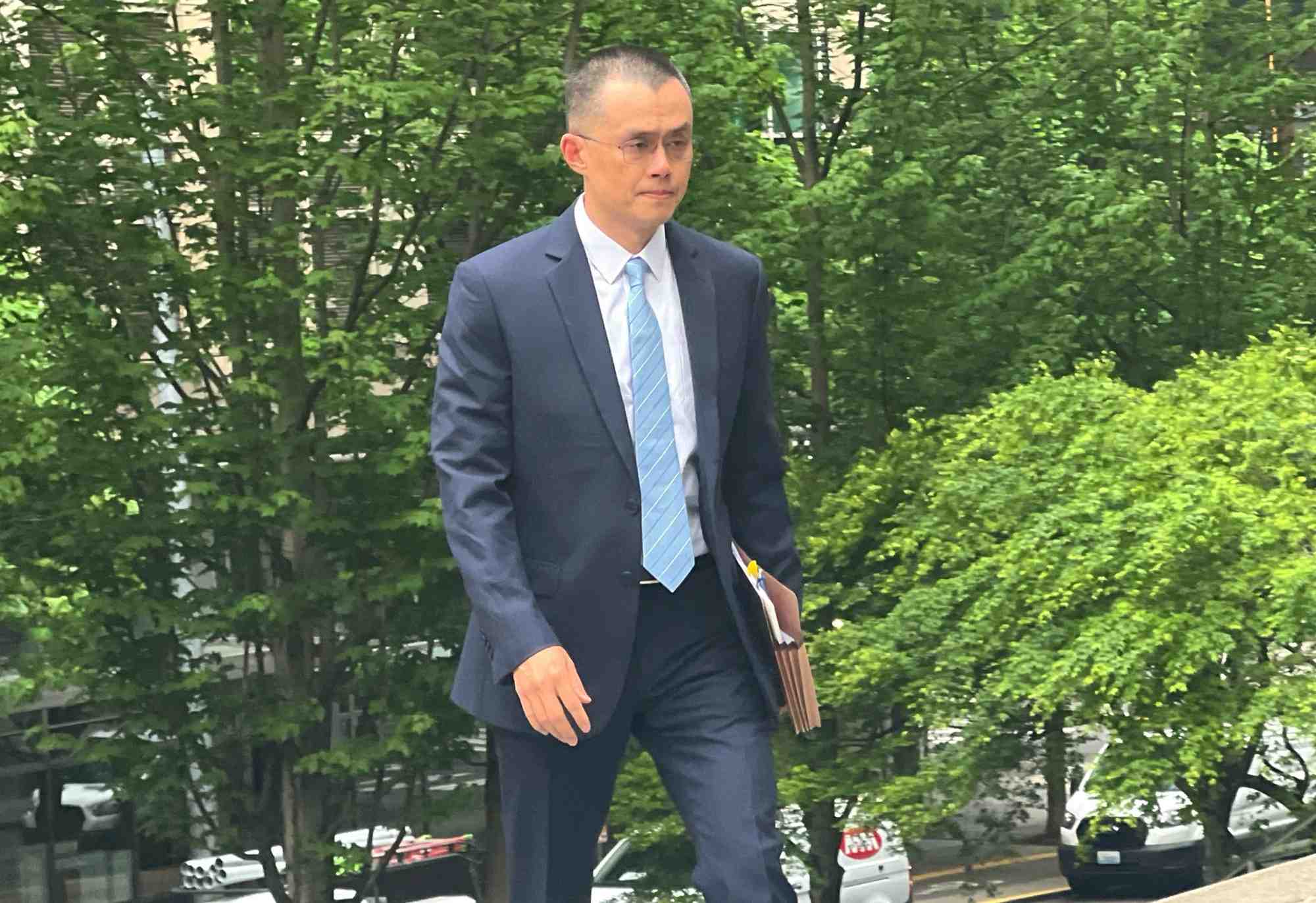 Changpeng zhao arrive au tribunal federal de district de seattle pour le prononce de sa peine