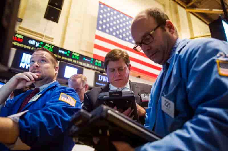 Wall Street ouvre en baisse, mais Visa soutient le Dow Jones