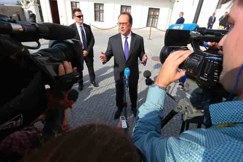 Francois hollande plaide pour une reorganisation de la defense europeenne