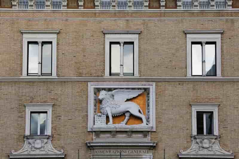 Generali monte a 3,01% dans intesa sanpaolo