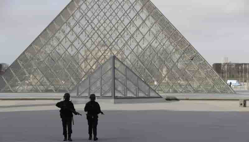 Tentative d'attaque "dans un cadre terroriste" a paris