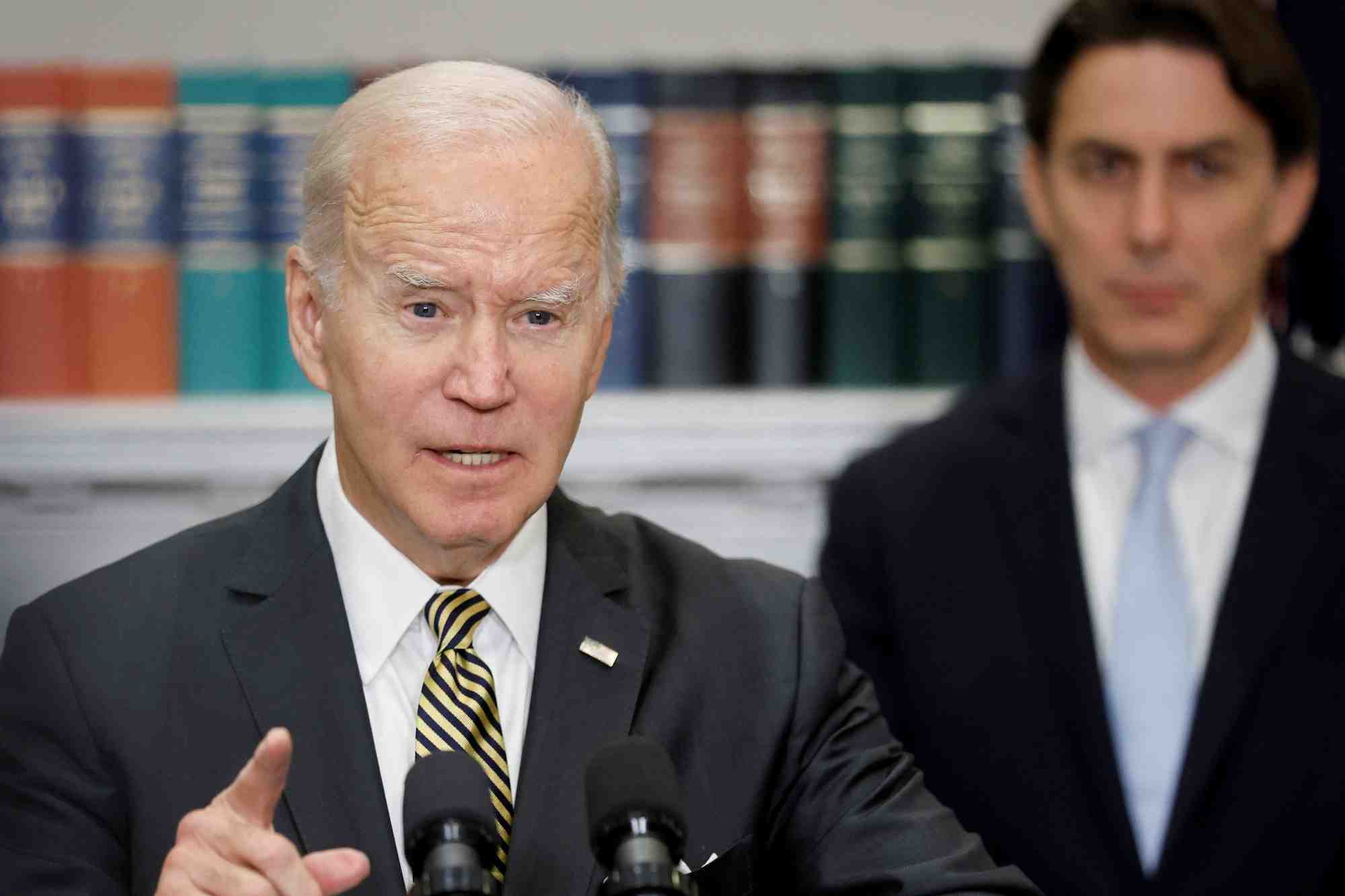 Joe biden prononcant un discours sur la reserve strategique nationale de petrole