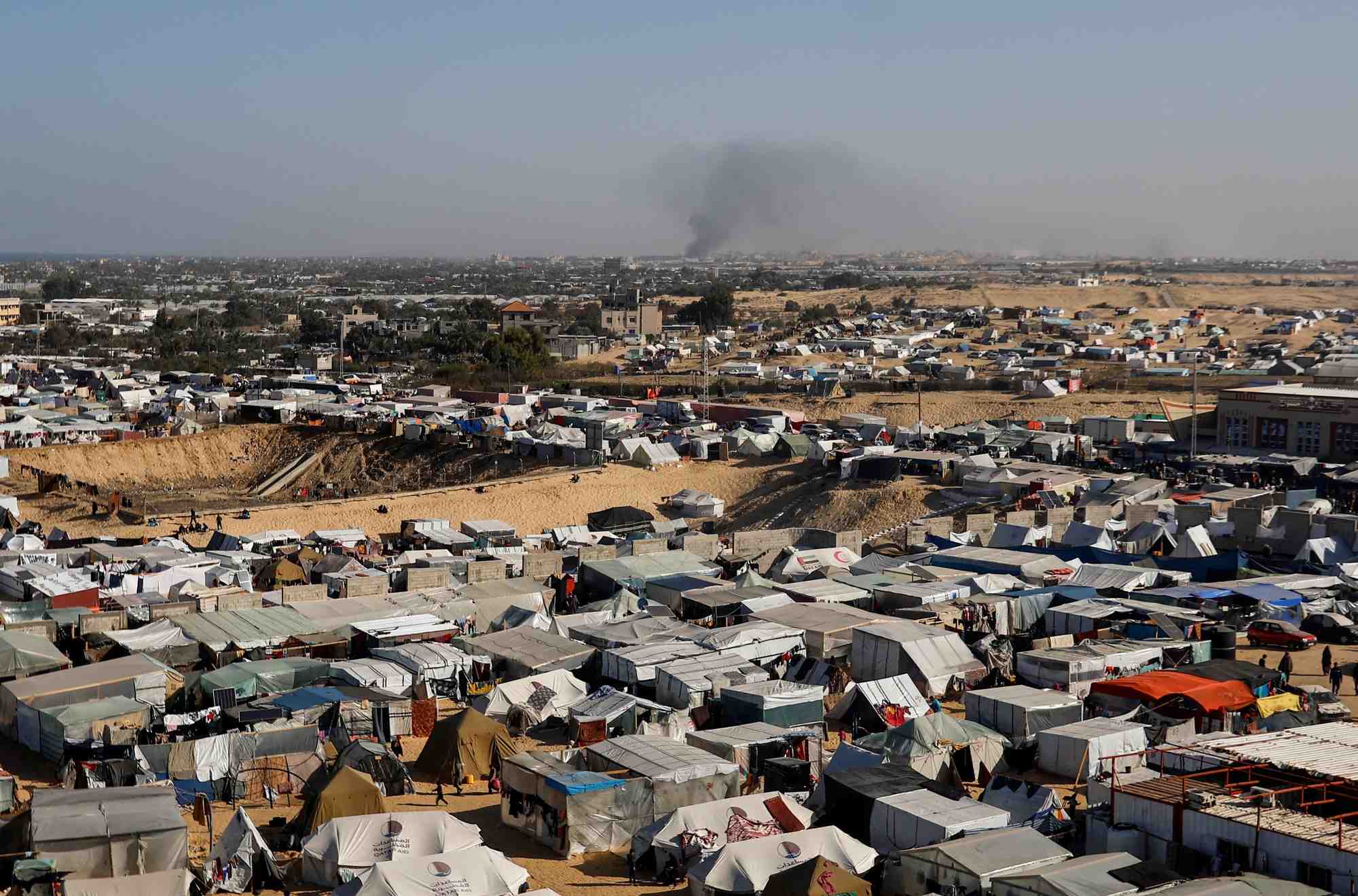 Camp de tentes abritant des palestiniens deplaces, a rafah.