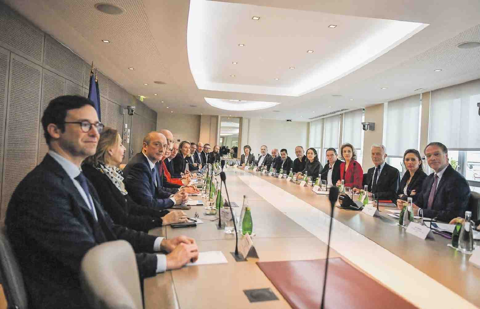 L’ouverture du conclave par le Premier ministre le 17 janvier, au ministère du Travail à Paris. Tous les partenaires sociaux étaient alors présents.
