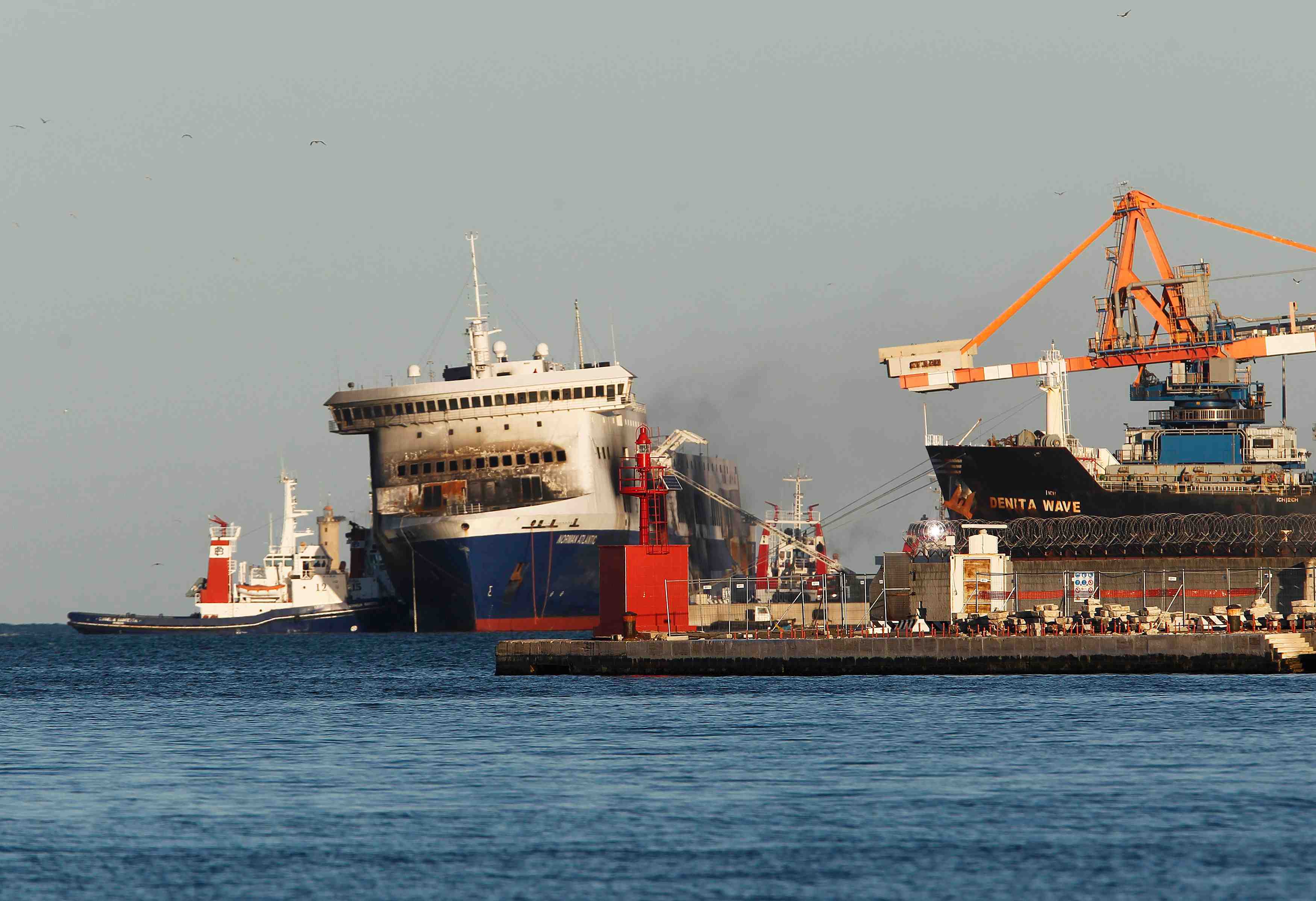 Le ferry "norman atlantic" accoste a brindisi