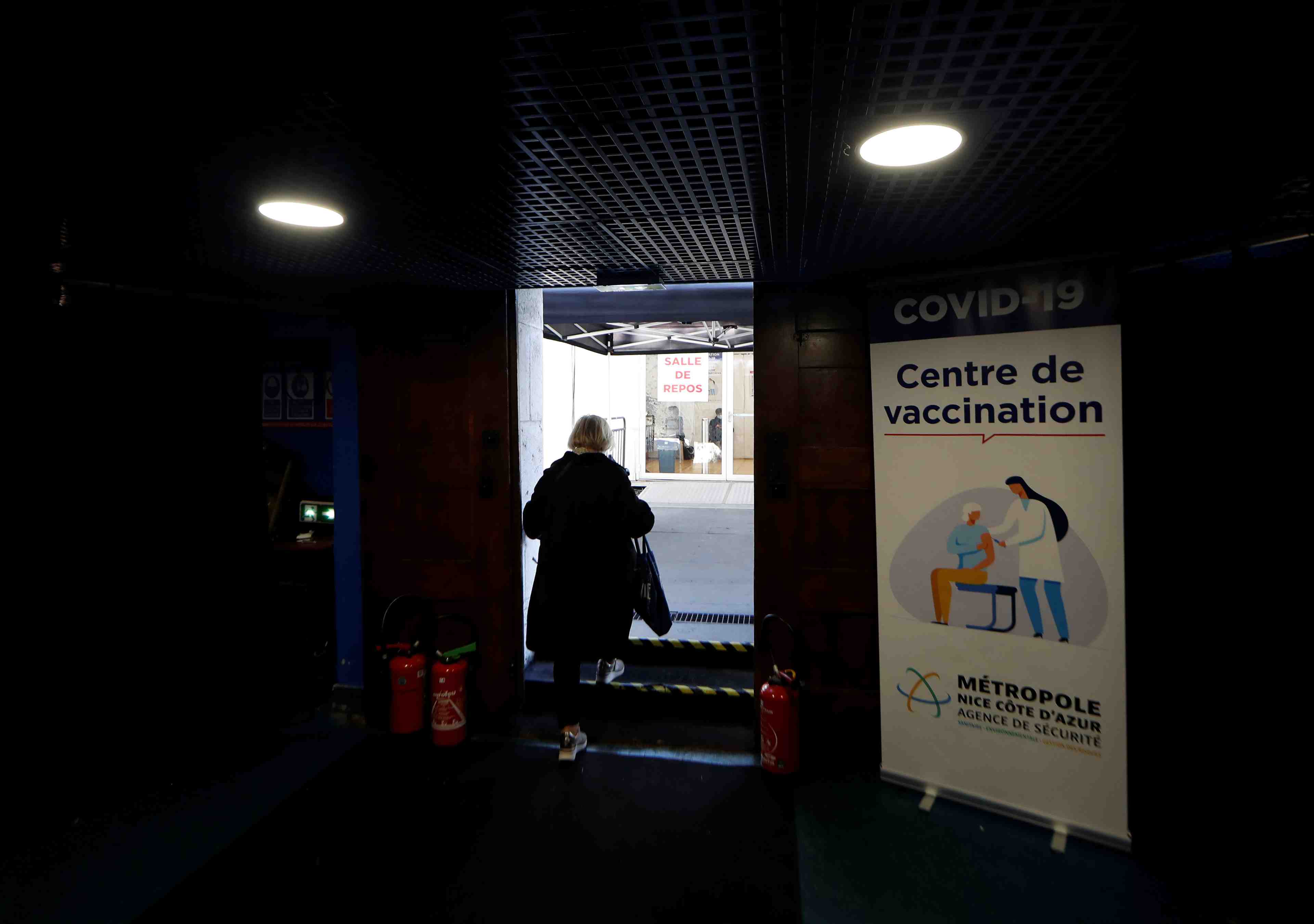 Arret des primo-injections en ile-de-france dans les etablissements de sante, selon une source