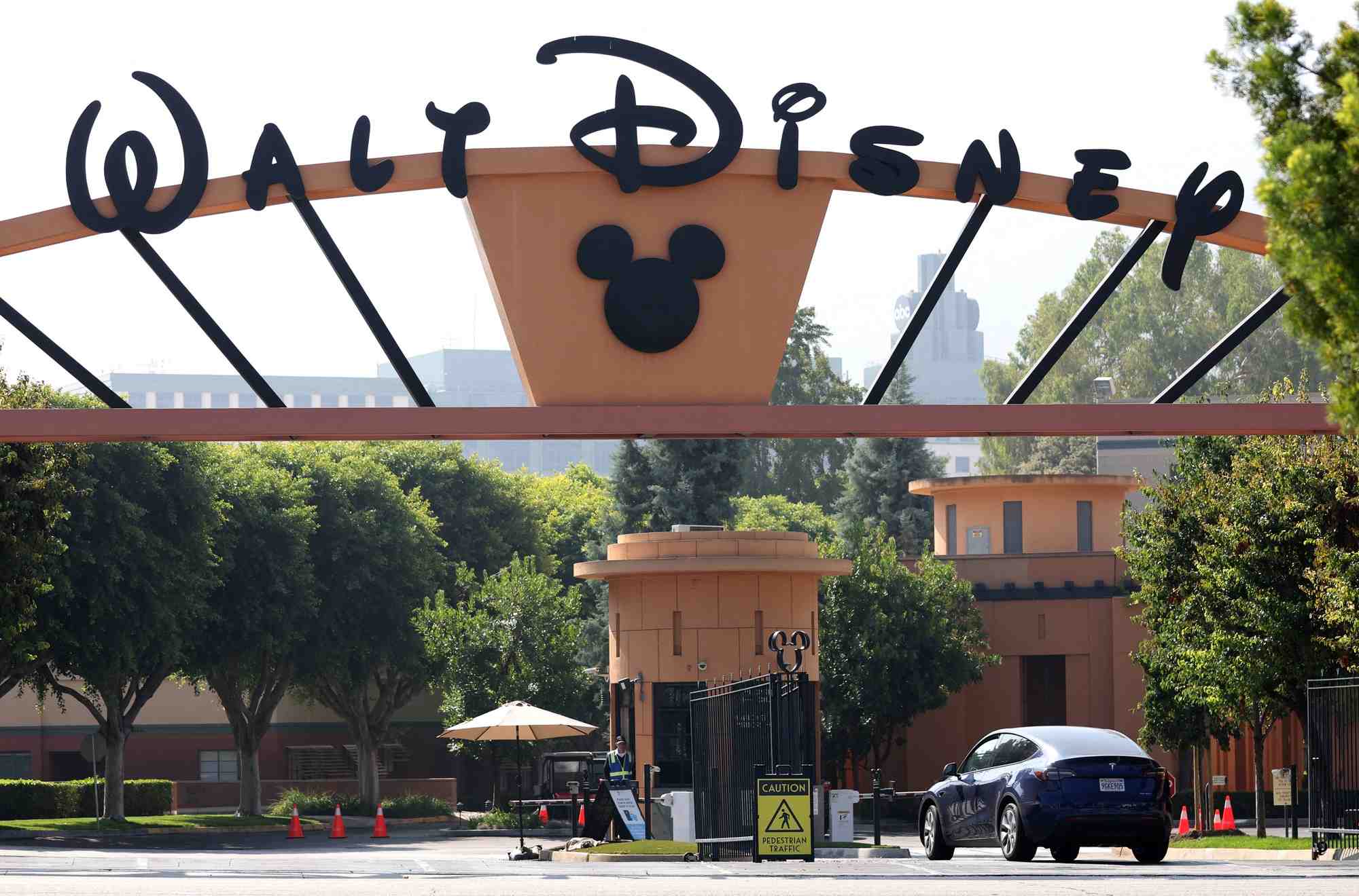 La porte principale de walt disney studios a burbank