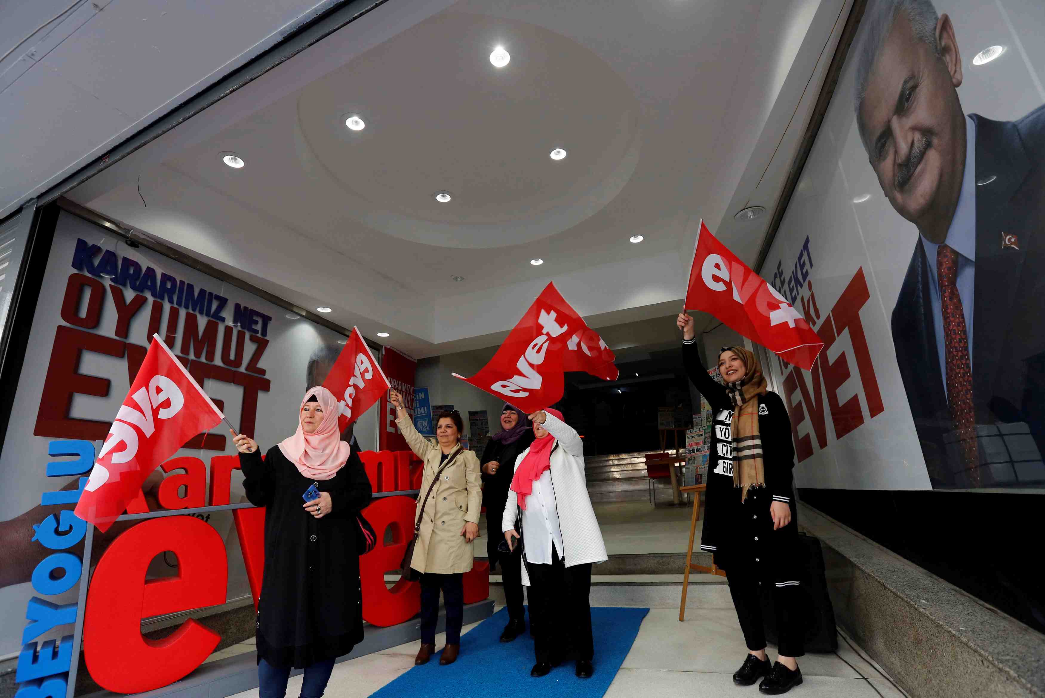Deux sondages en turquie donnent le "oui" a 51% pour le referendum