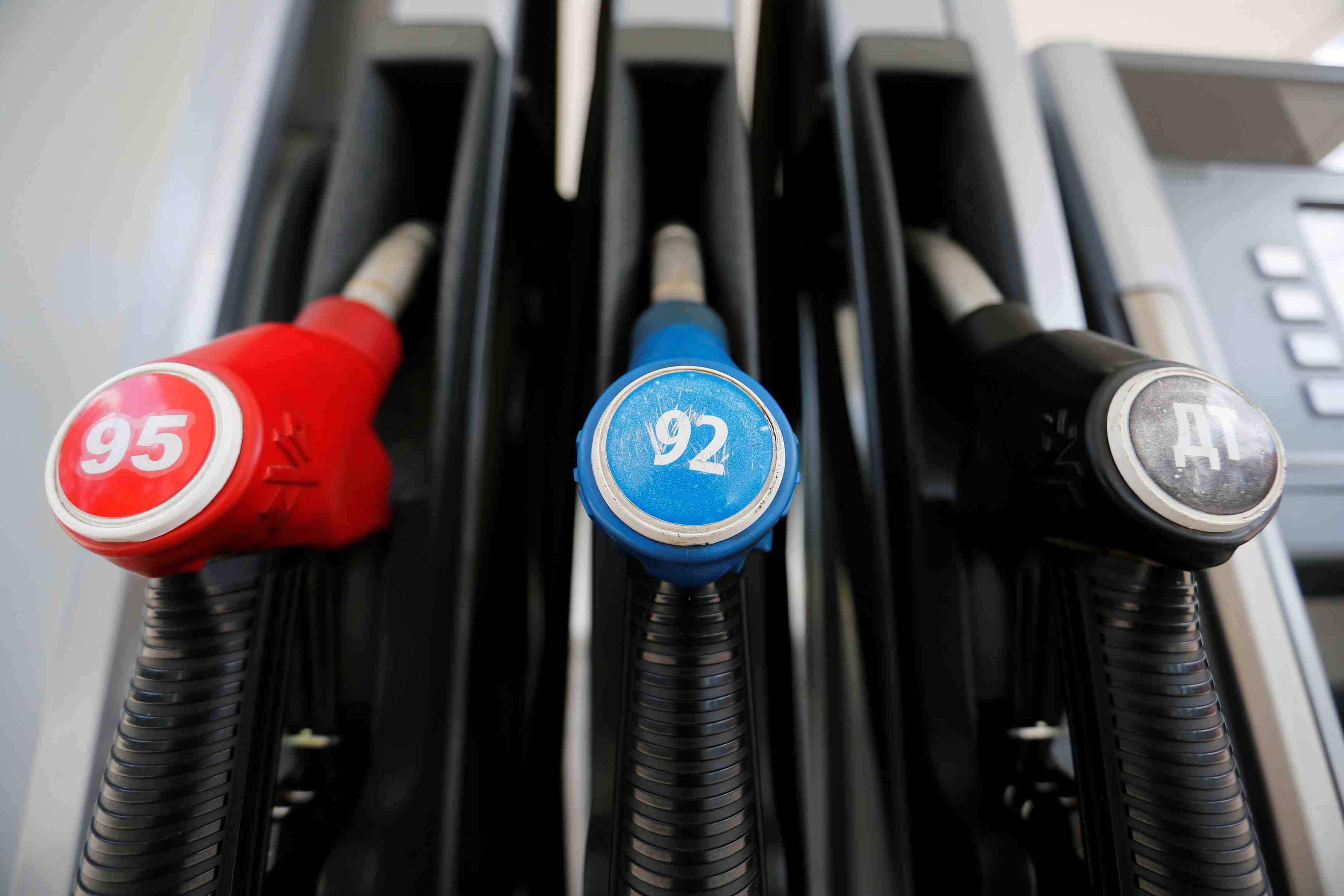 La russie reconnait le besoin de reduire la production de petrole