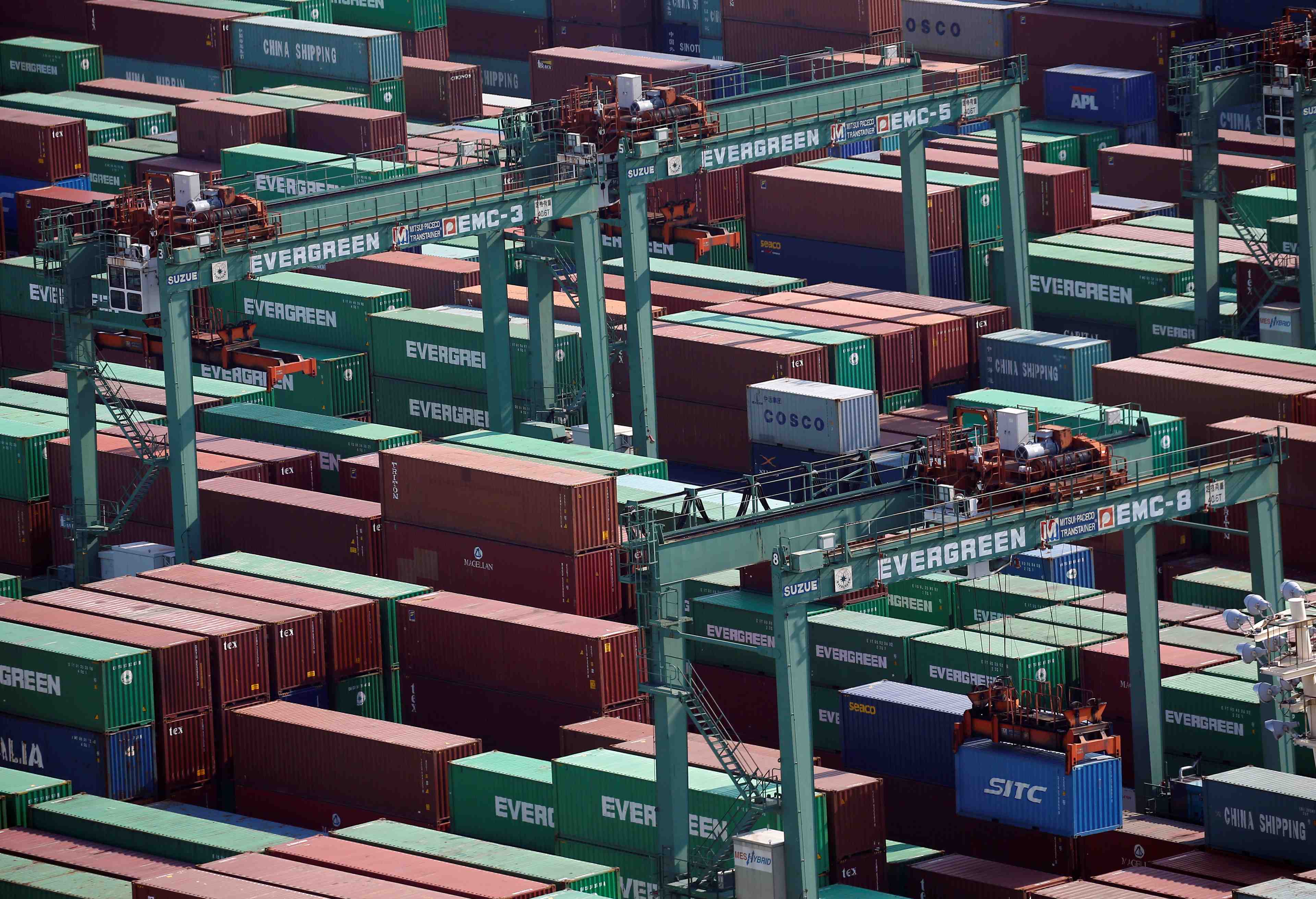 Japon: baisse des exportations pour un dixieme mois consecutif