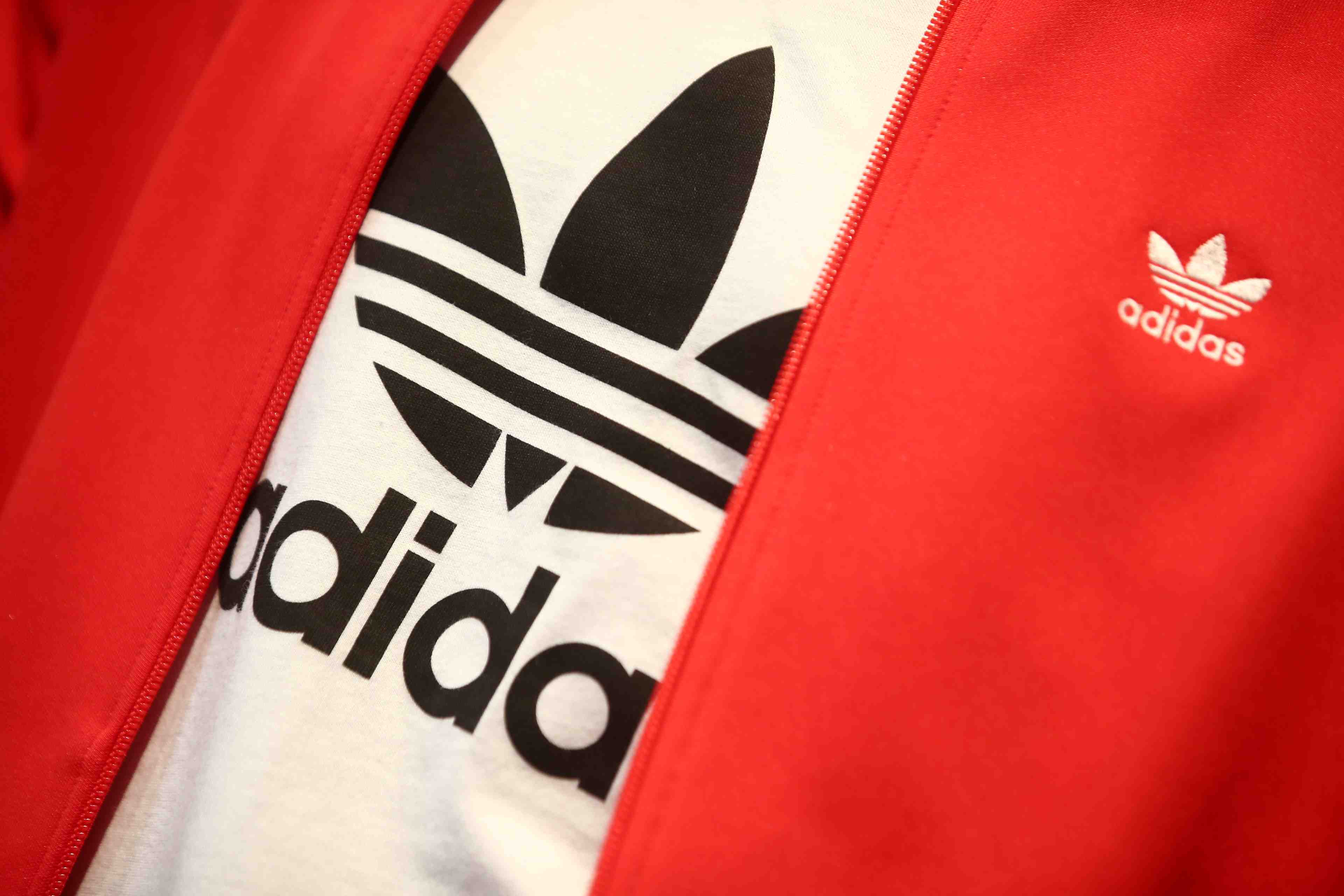 Adidas abaisse ses previsions pour 2021