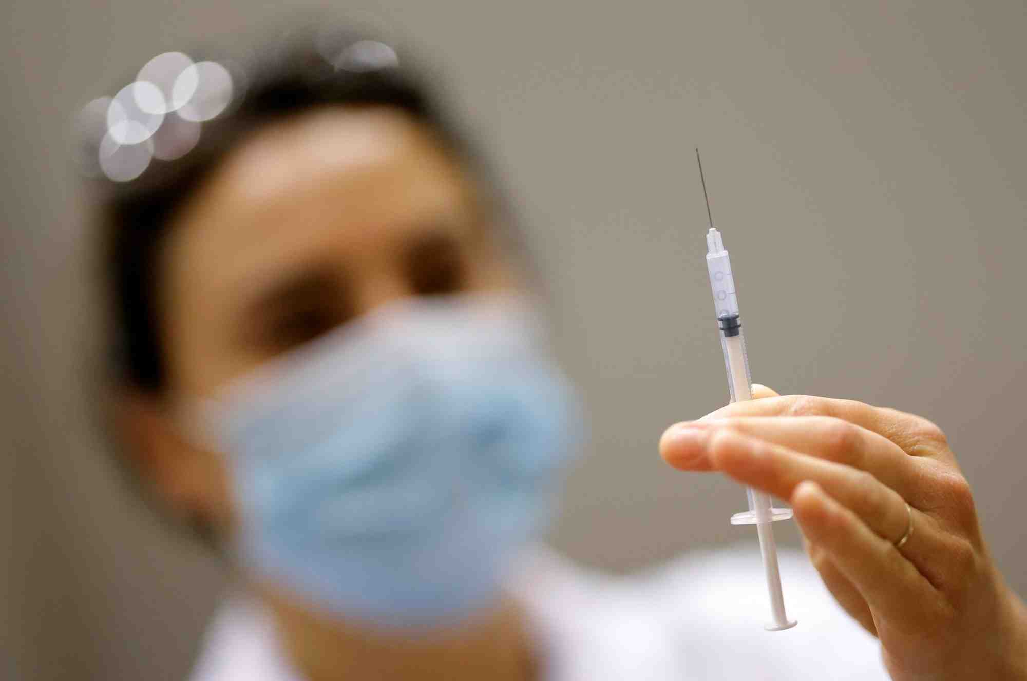 France: la has preconise d'ouvrir la vaccination a l'entourage des immunodeprimes et des plus fragiles