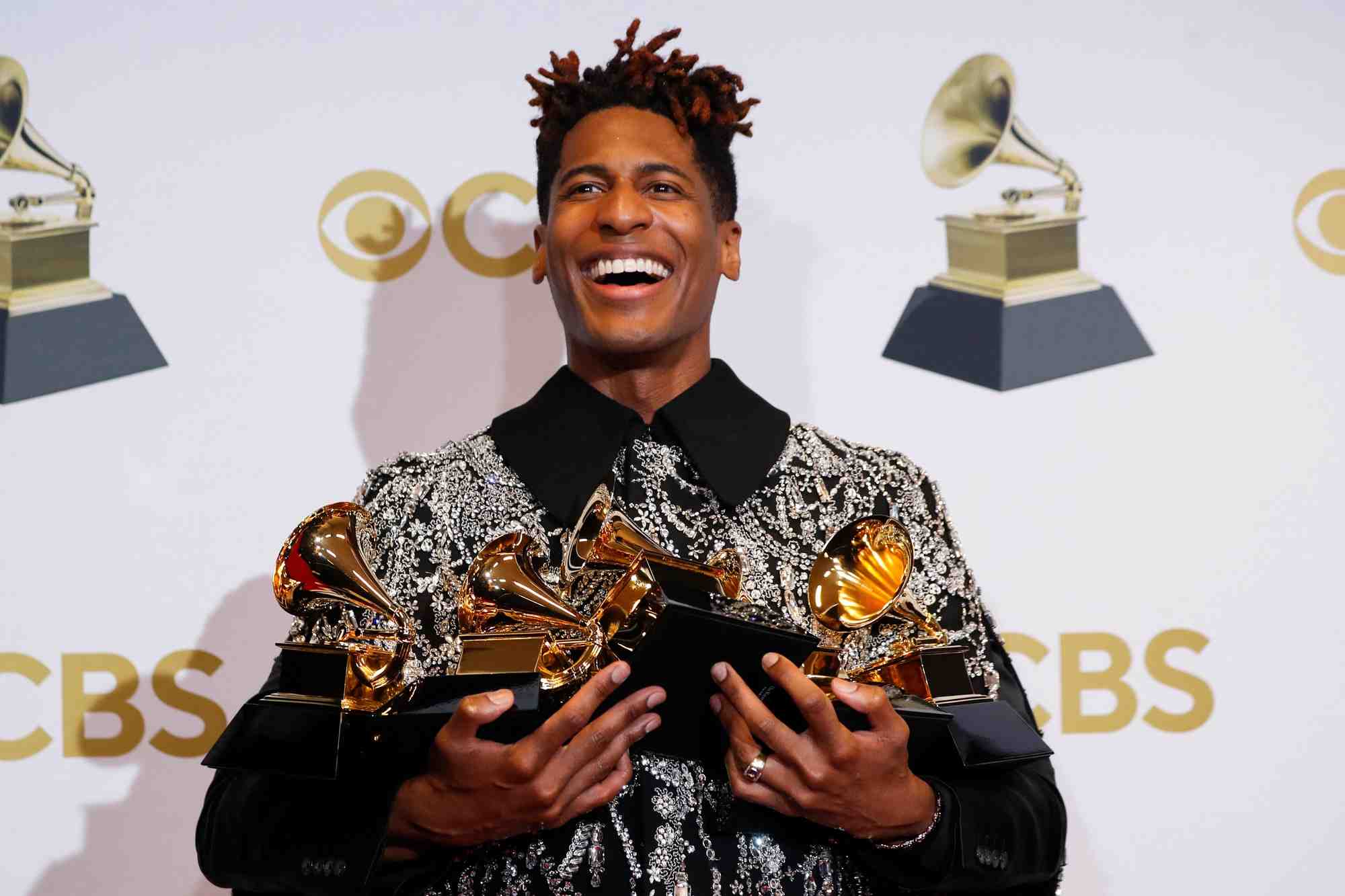 Sacre de jon batiste aux grammy awards, ou zelensky a lance un appel pour l'ukraine