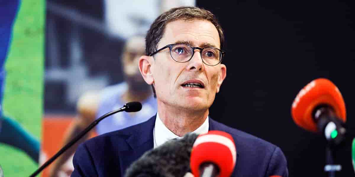 Laurent Lafon plaide pour une holding regroupant les quatre entités audiovisuelles françaises : France Télévisions, Radio France, France Médias Monde et l'INA.