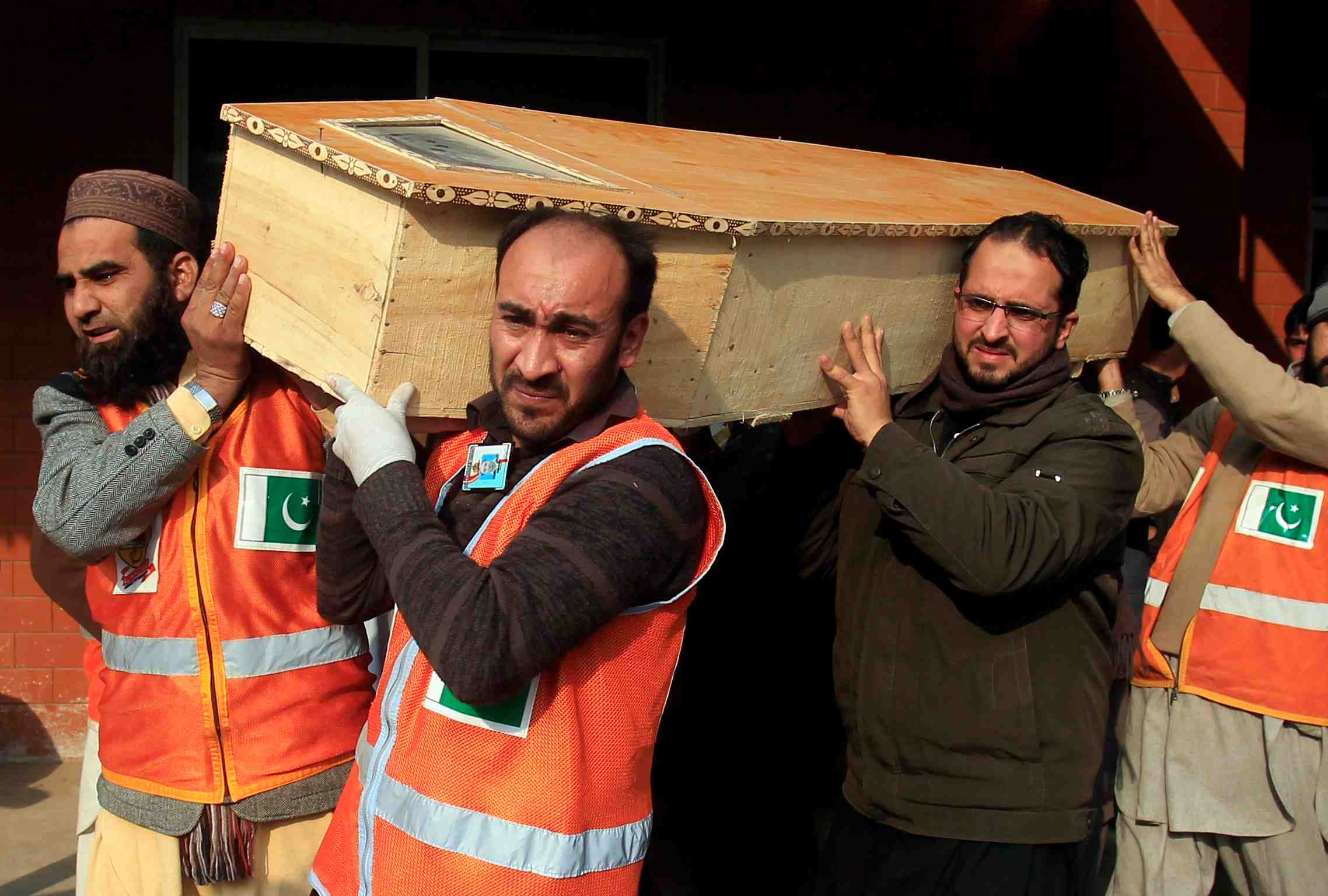 Carnage dans une ecole de peshawar attaquee par les taliban