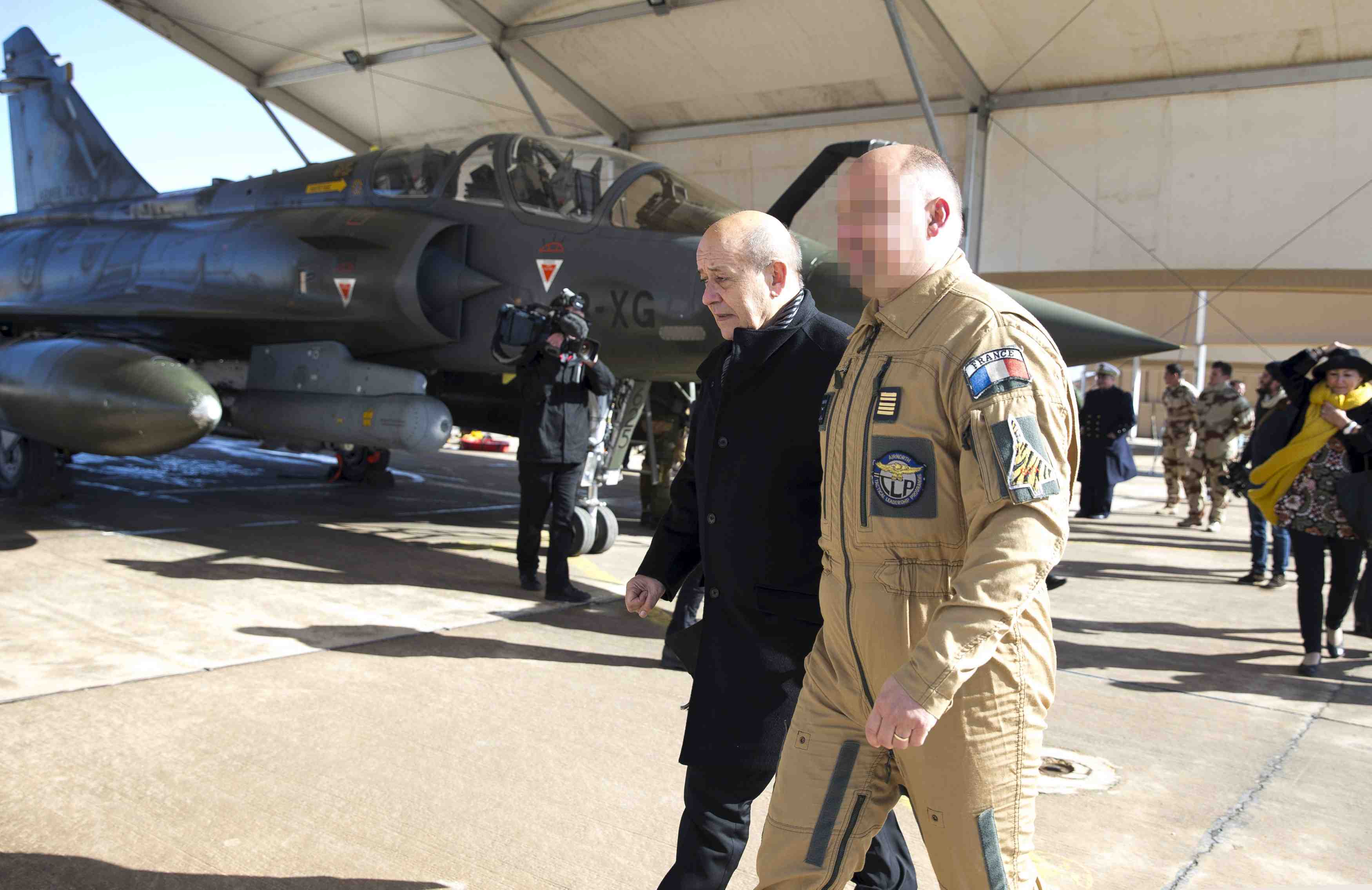 Le ministre de la defense salue le sang-froid des militaires sentinelle a valence