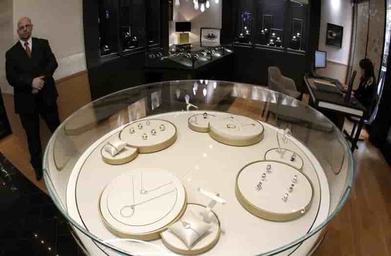 Richemont attend un bond de 80% de son benefice semestriel