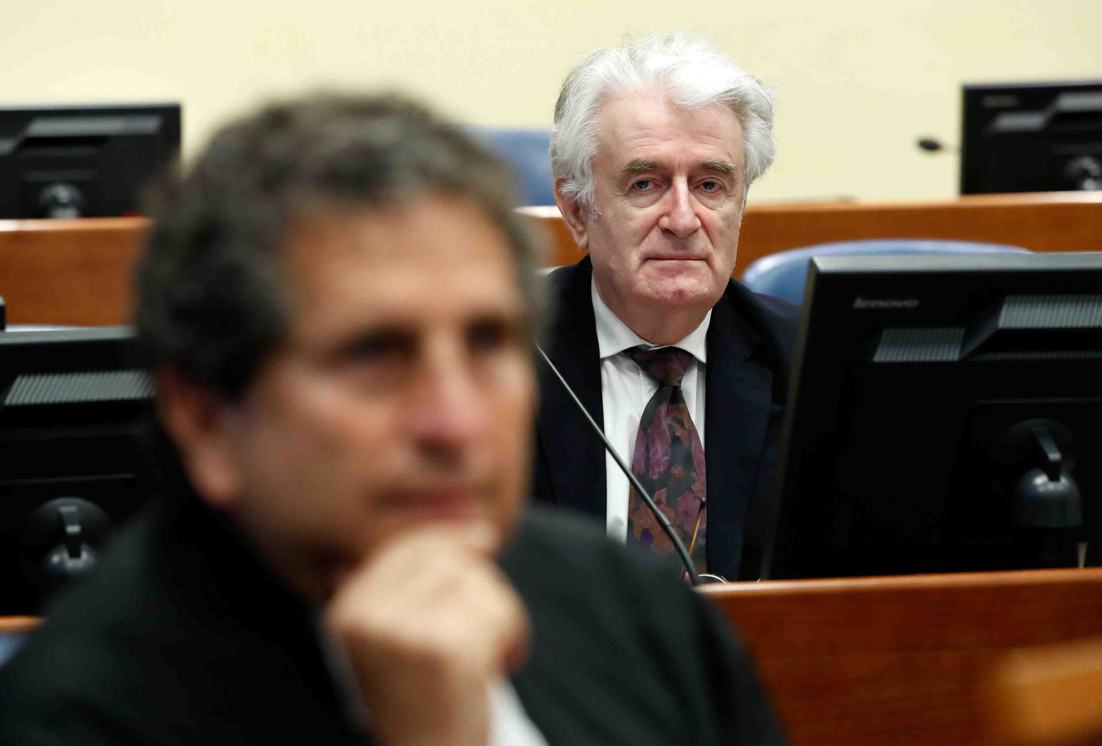 La haye: l'accusation veut la prison a vie pour karadzic