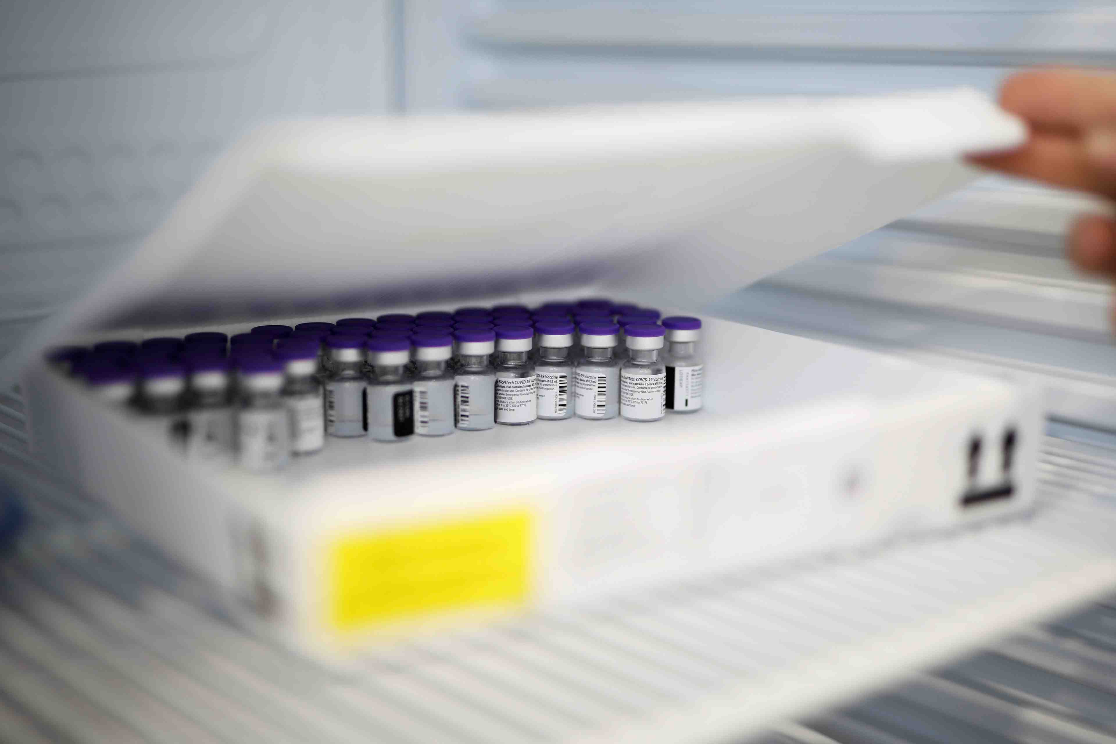 Coronavirus/israel: la vaccination a fait baisser de pres de la moitie les cas chez les plus de 60 ans