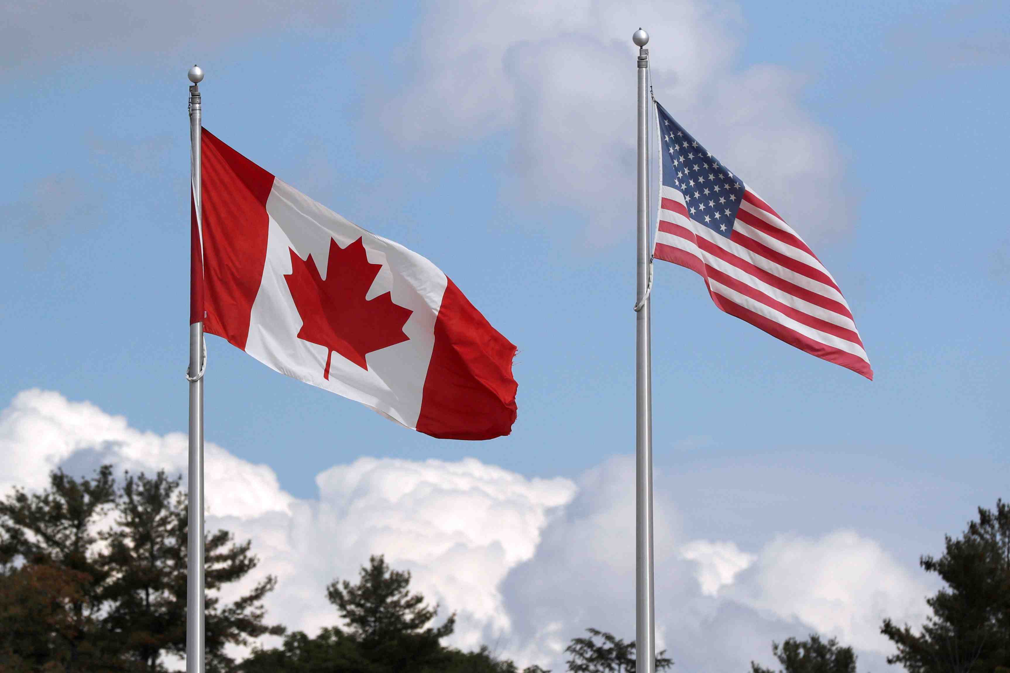 Coronavirus: les etats-unis maintiennent fermees les frontieres avec le mexique et le canada