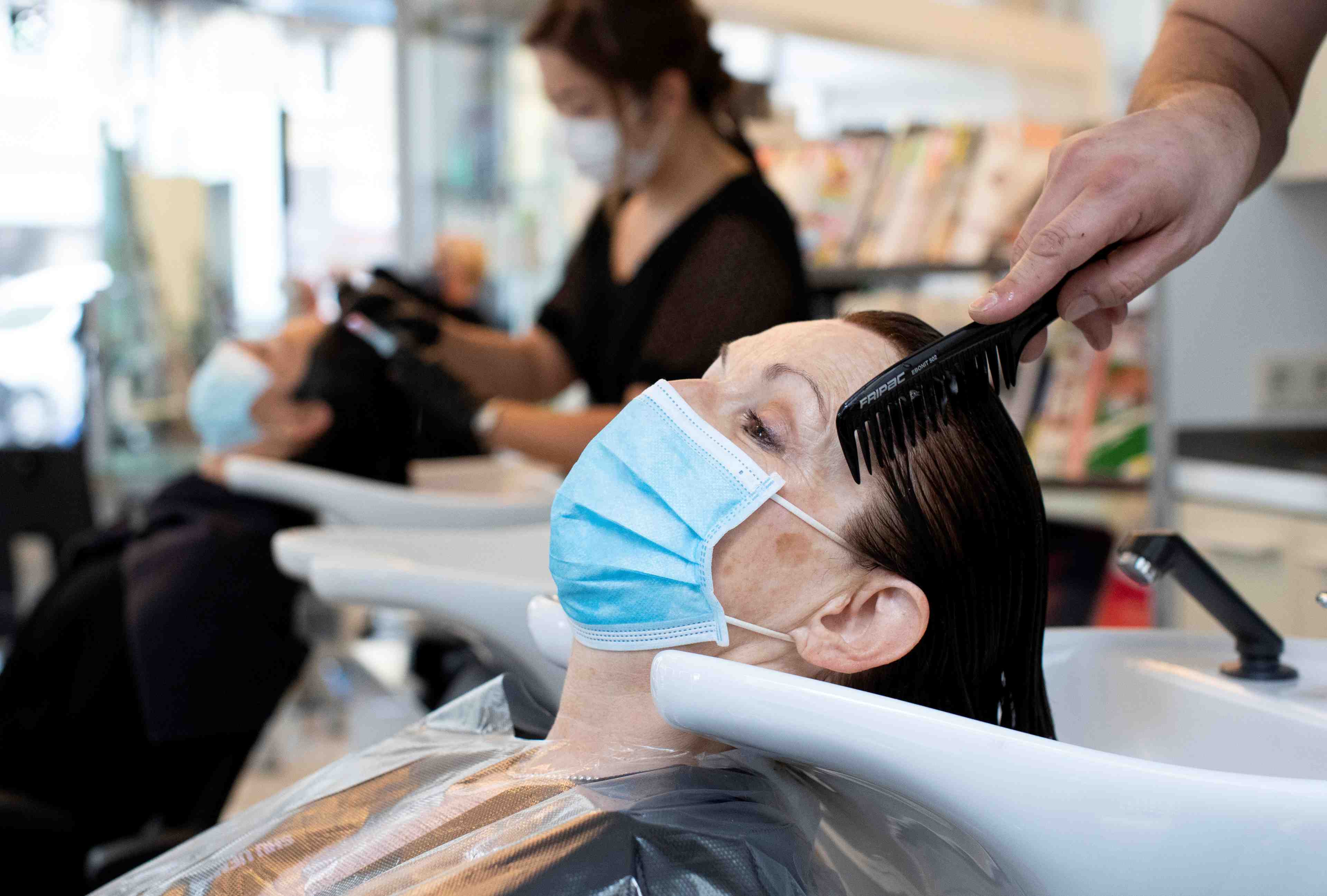 Coronavirus: l'autriche va interdire restaurants ou salons de coiffure aux non-vaccines