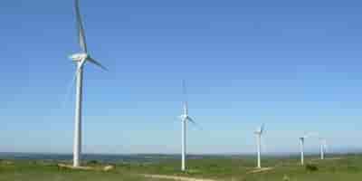 Les 31 éoliennes du site d'Aumelas, dans l'Hérault, sont entrées progressivement en fonctionnement entre 2006 et 2014, permettant la production de 62 MW, équivalent de l'alimentation en électricité de 60 000 personnes.