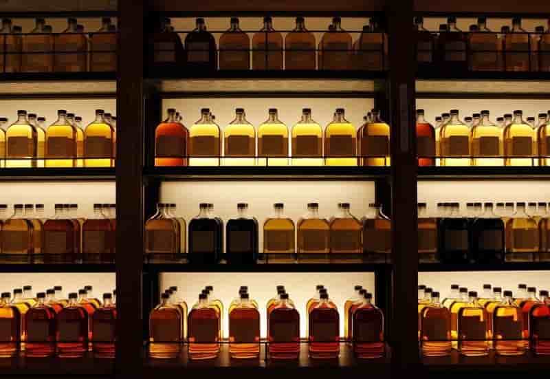 Suntory rachete les distributeurs de boissons de japan tobacco